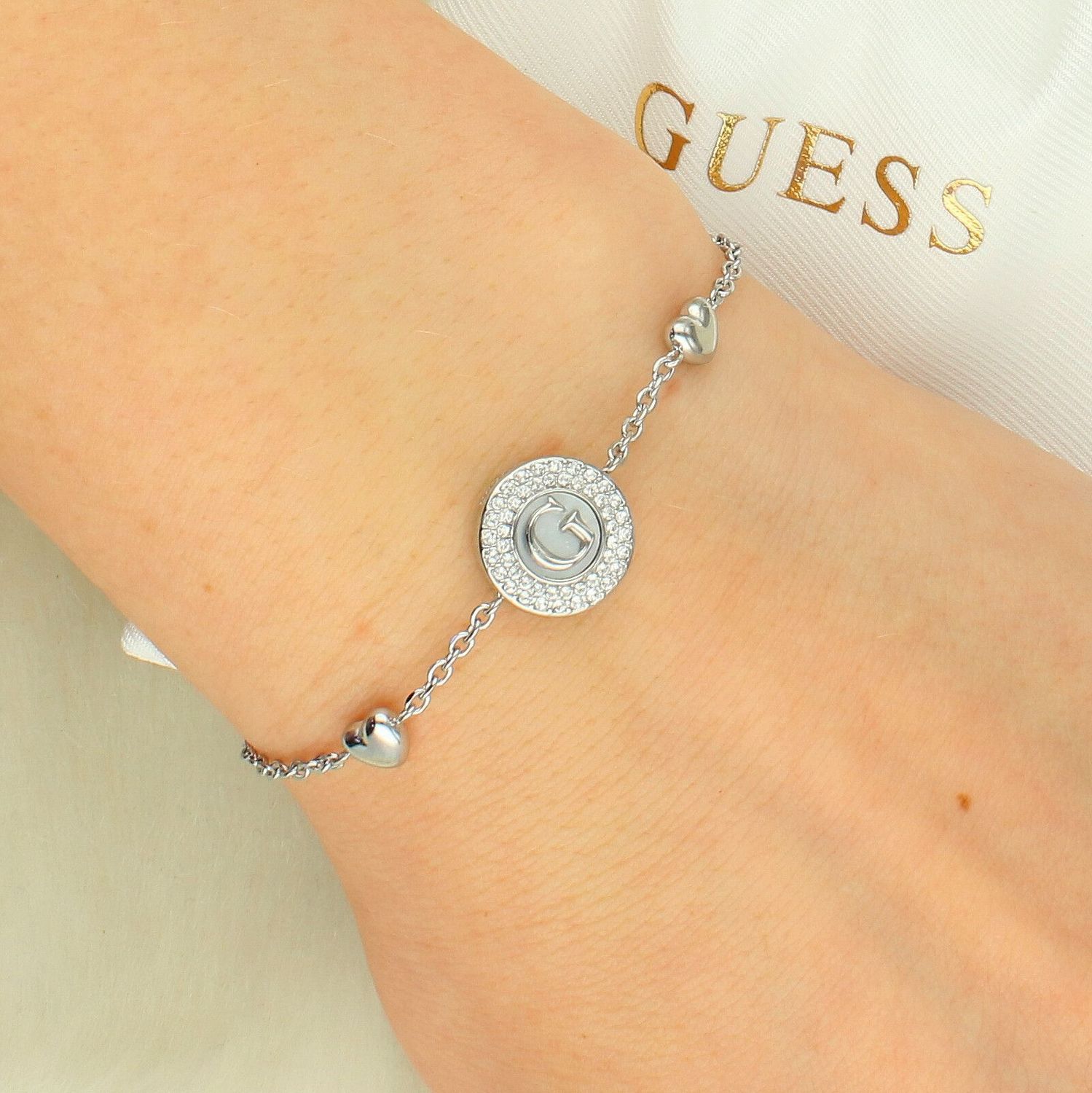 Bransoletka Guess JUBB06208JWRHS srebrna z cyrkoniami i literką G – regulowana 15-20 cm.jpg