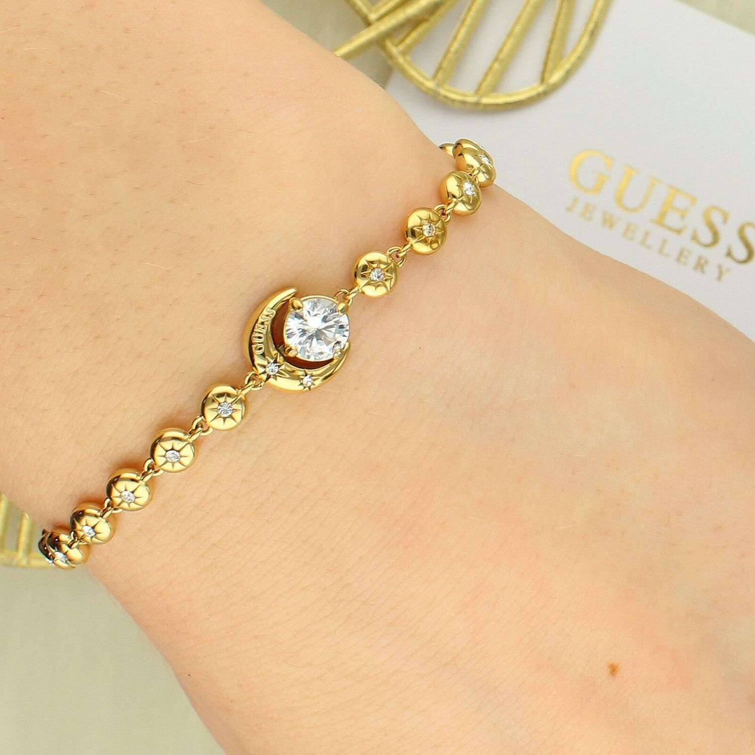 Bransoletka Guess JUBB06235JWYGL ze stali nierdzewnej w kolorze żółtym z cyrkoniami – regulowana 18-21 cm.jpg