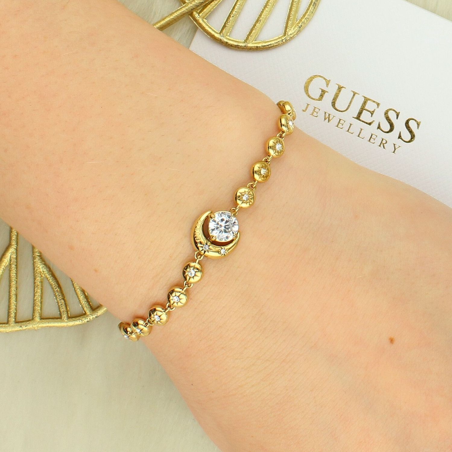 Bransoletka Guess JUBB06235JWYGS ze stali nierdzewnej w kolorze żółtym z cyrkoniami – regulowana 15-19 cm.jpg