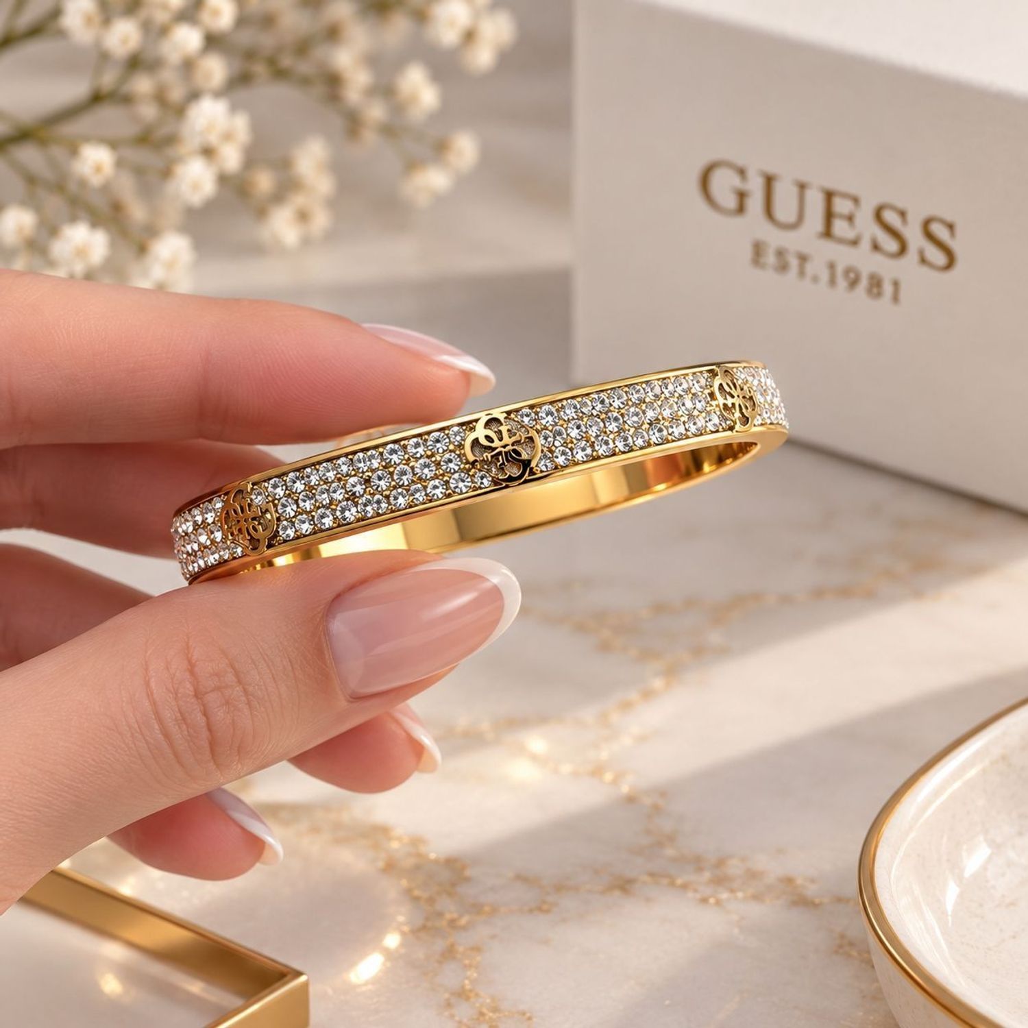Bransoletka damska Guess 4G Supreme JUBB06401JWYGL – złota z kryształami 19 cm (2).jpg