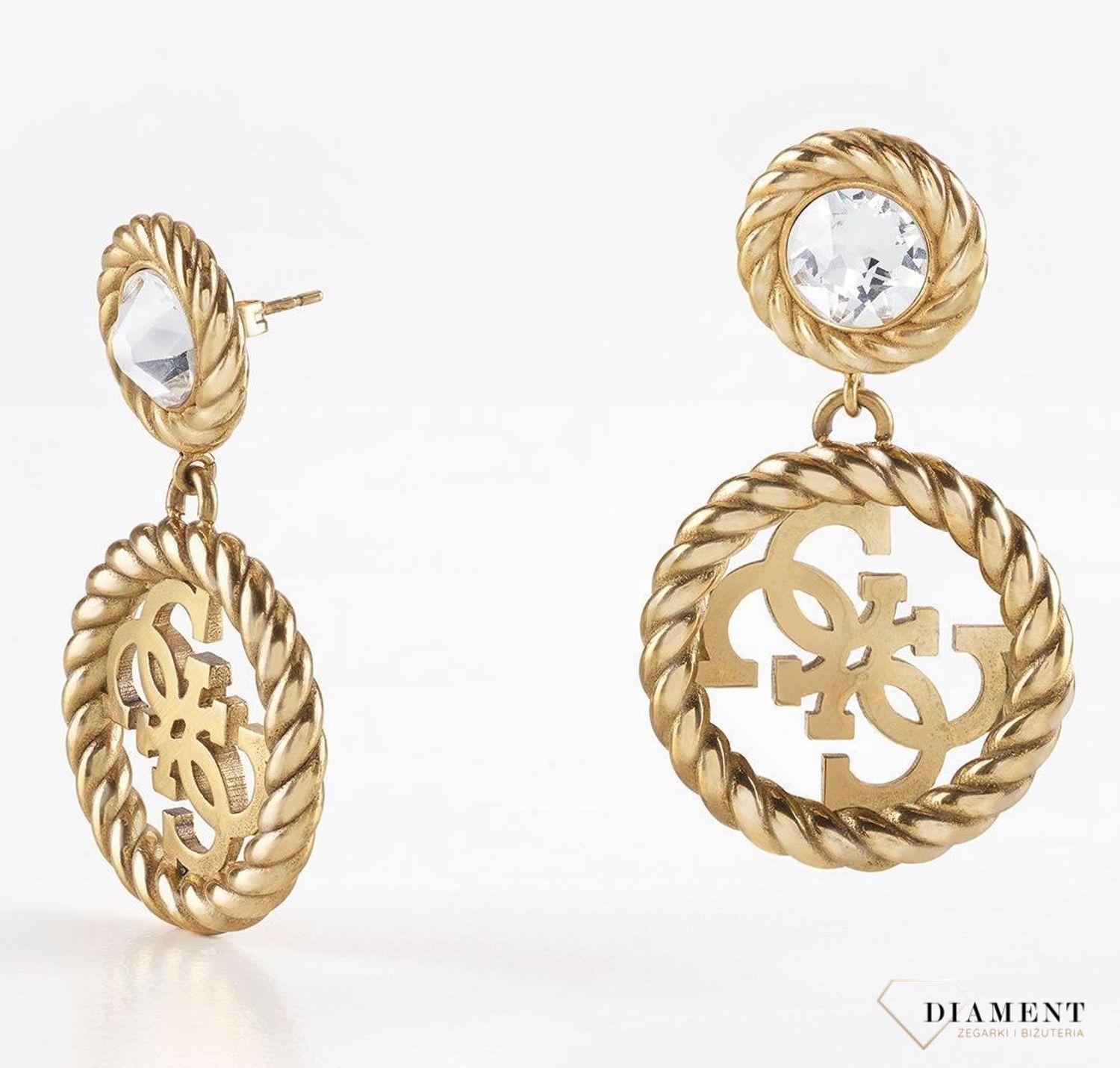 Kolczyki GUESS stalowe pozłacane z cyrkonią  JUBE01008JWAG. Stalowe kolczyki wiszące z logo marki GUESS w kolorze złotym ozdobione kryształami. Kolczyki składają się z kryształka do którego dołączony jest większy element w f (1).jpg