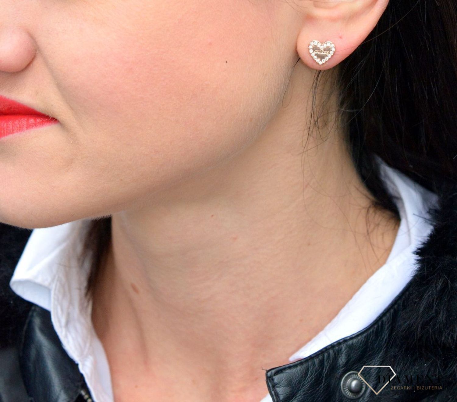 Kolczyki GUESS stalowe serca różowe złoto ozdobione napisem Guess i cyrkonią UBE01082JWRGTU.jpg