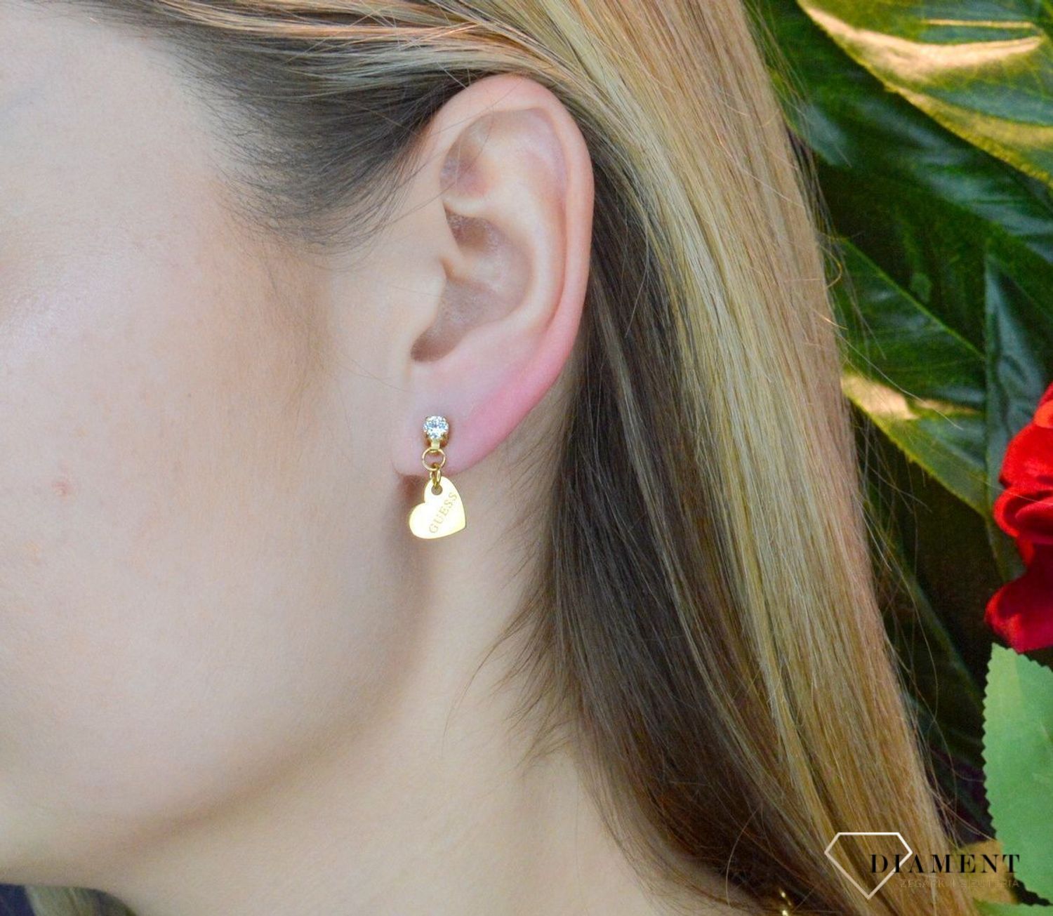 Kolczyki damskie GUESS przy uchu z cyrkoniami i serduszkami JUBE01083JWYGT.jpg