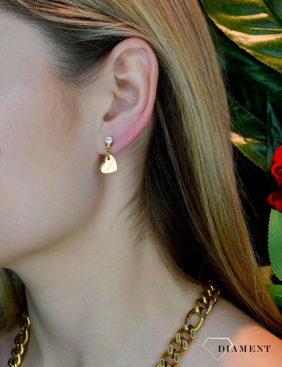 Kolczyki damskie GUESS przy uchu z cyrkoniami i serduszkami JUBE01083JWYGT.jpg