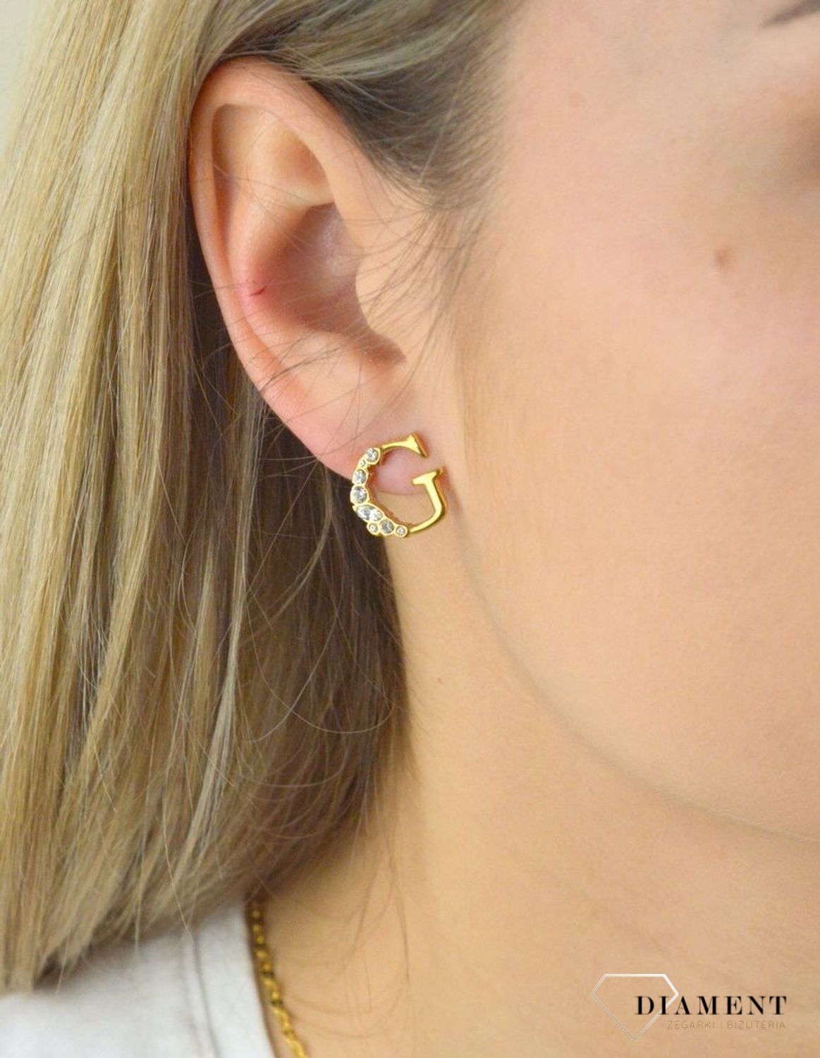JUBE01113JW-Kolczyki GUESS w kolorze złotym litera 'G' z cyrkoniami.jpg
