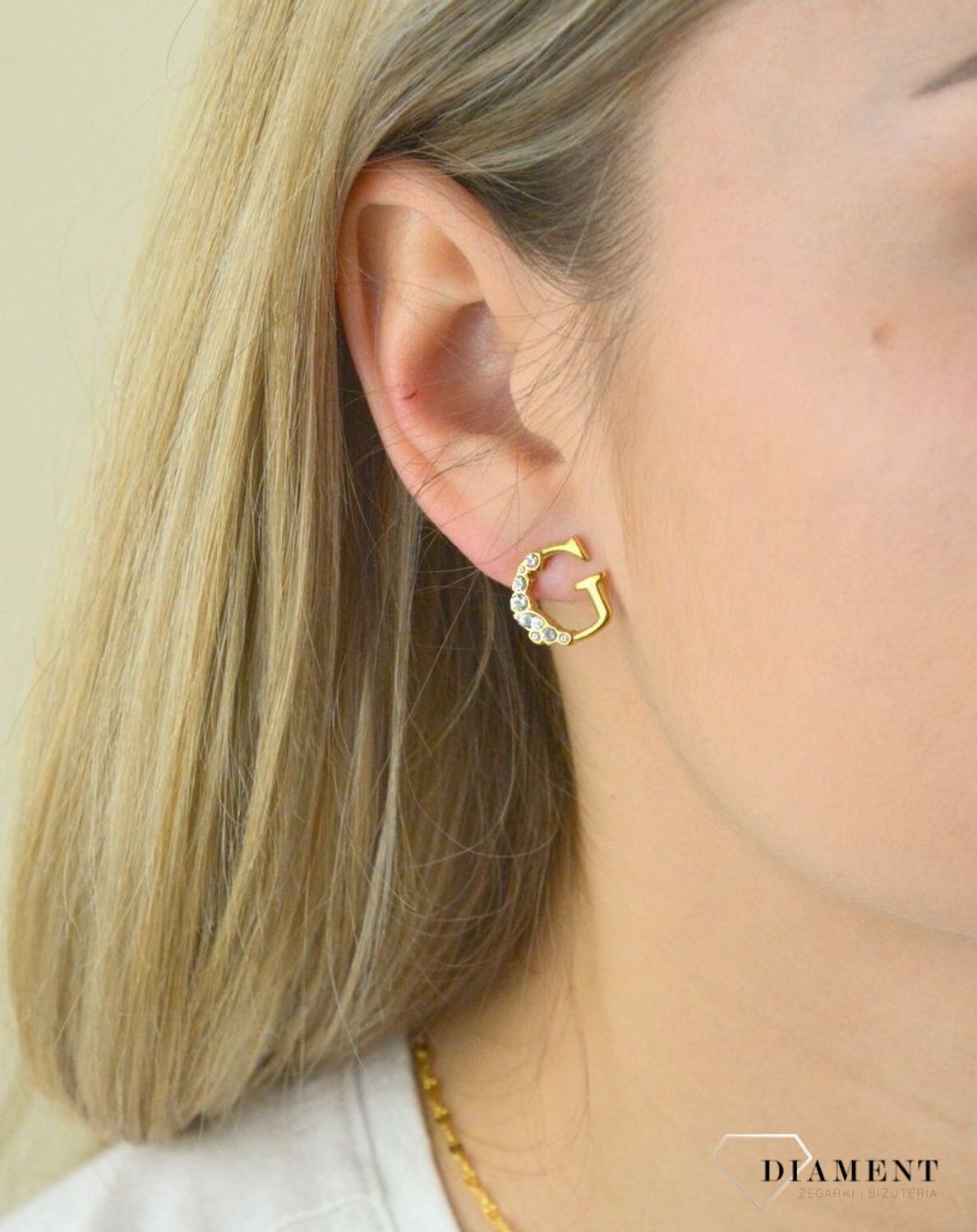 JUBE01113JW-Kolczyki GUESS w kolorze złotym litera 'G' z cyrkoniami.jpg