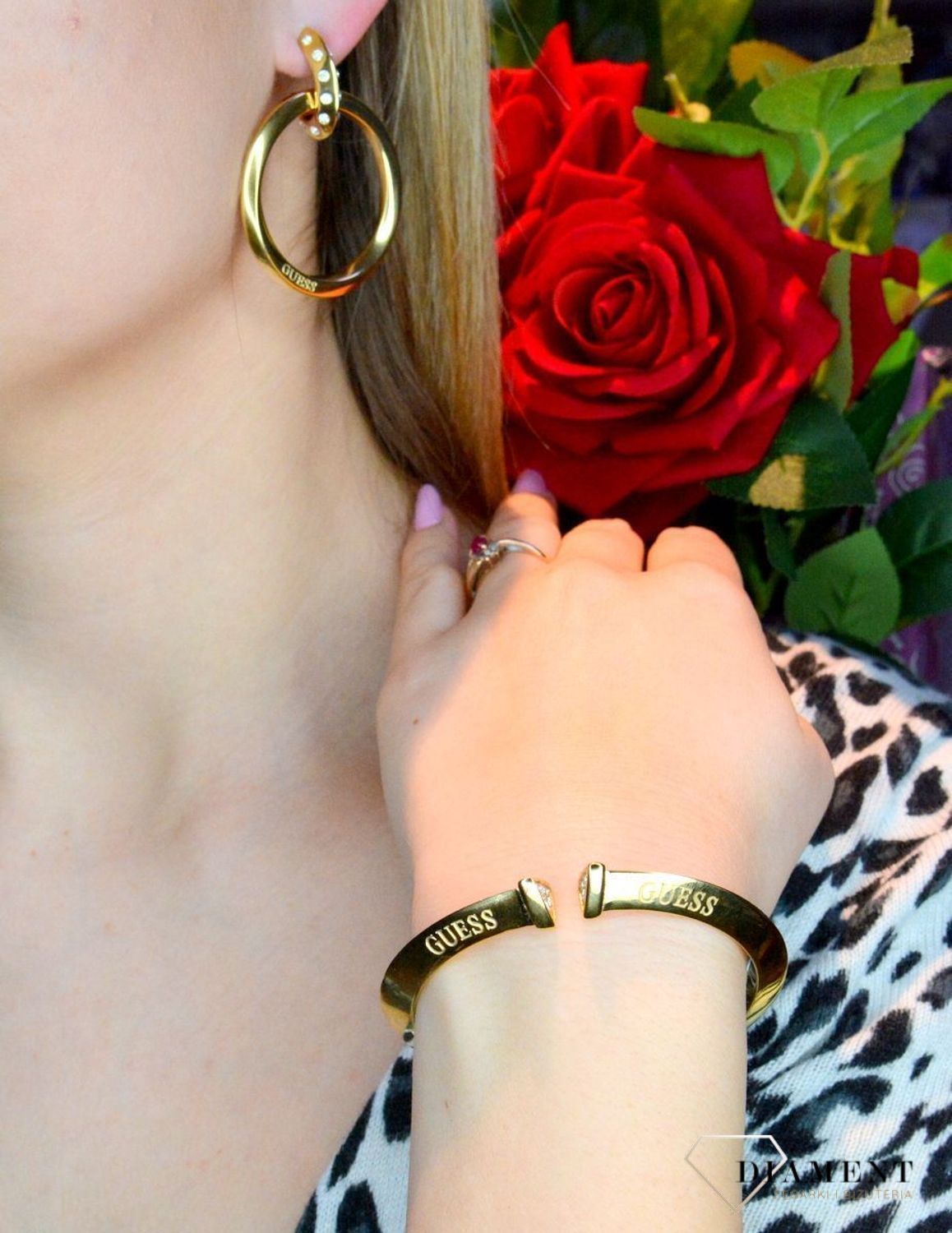 Kolczyki GUESS pozłacane koła z wiszącym z cyrkoniami JUBE01488JWYGT.jpg