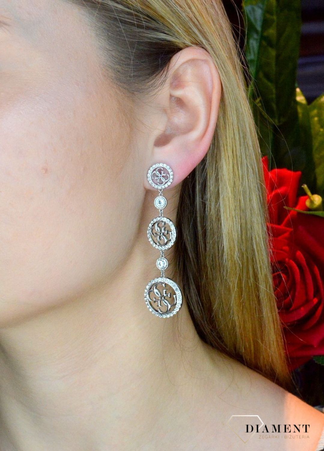 Kolczyki damskie GUESS wiszące z cyrkoniami Stal JUBE02144JWRHT. Stalowe kolczyki wiszące marki GUESS wykonane ze stali. Certyfikat autentyczności Guess. Stalowe kolczyki  wykonane z najwyższej jakości stali w kolorze srebra ozdobione kryształ.webp