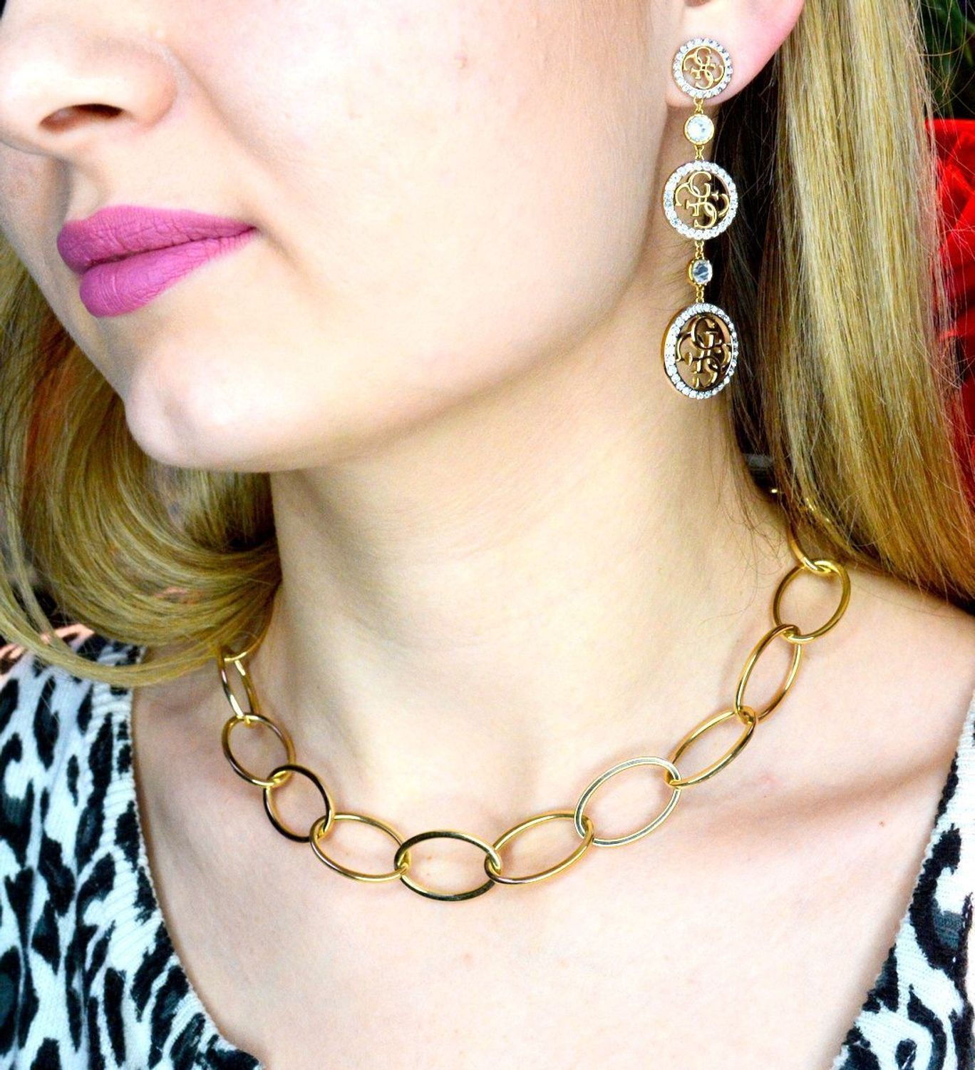 Kolczyki złote damskie GUESS wiszące z cyrkoniami JUBE02144JWYGTU.jpg