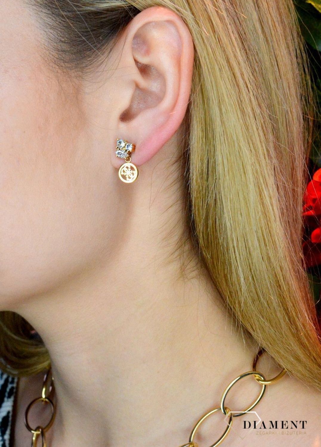 Złote kolczyki damskie GUESS liście logo Guess JUBE02153JWYGTU..jpg