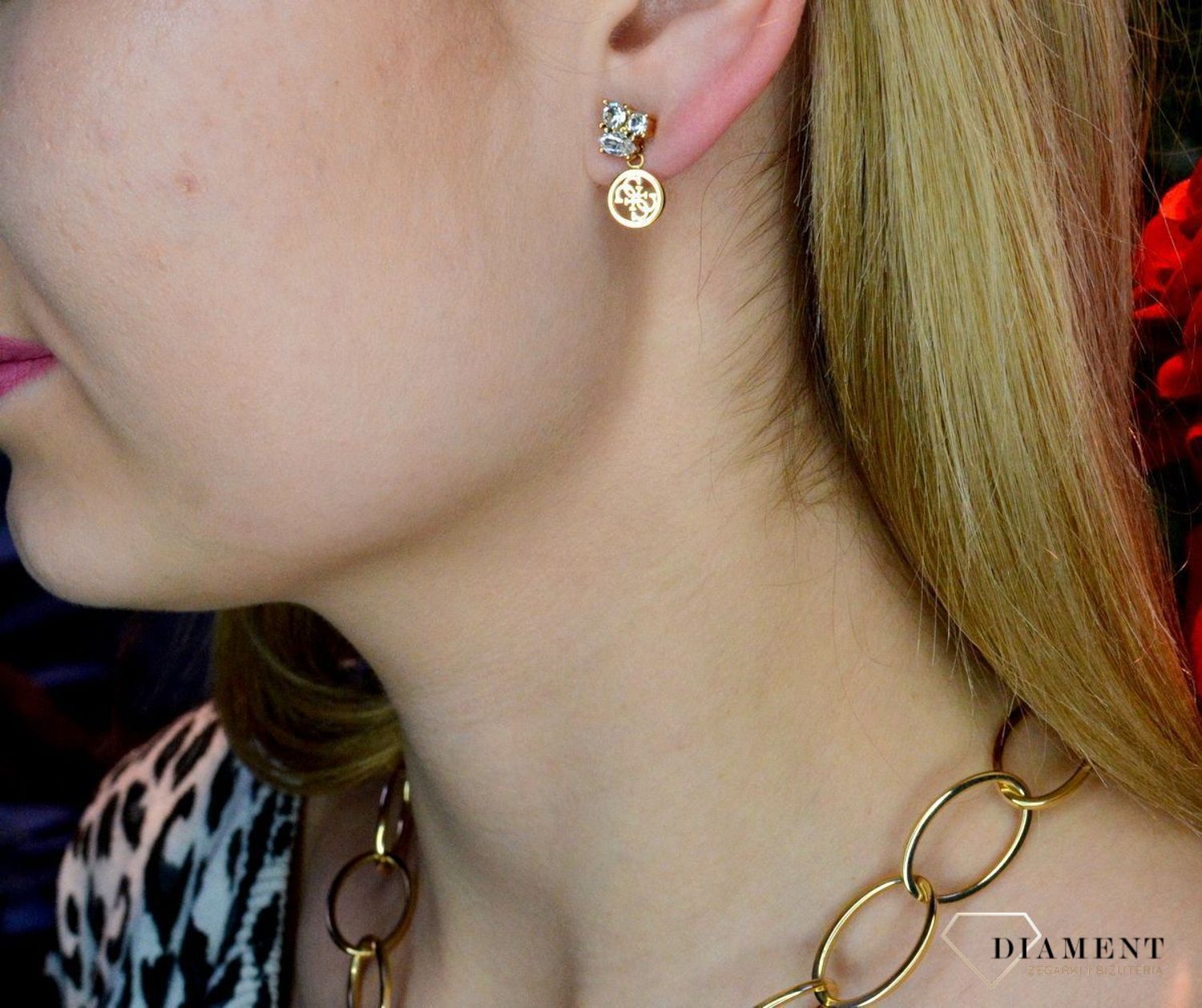 Złote kolczyki damskie GUESS liście logo Guess JUBE02153JWYGTU..jpg