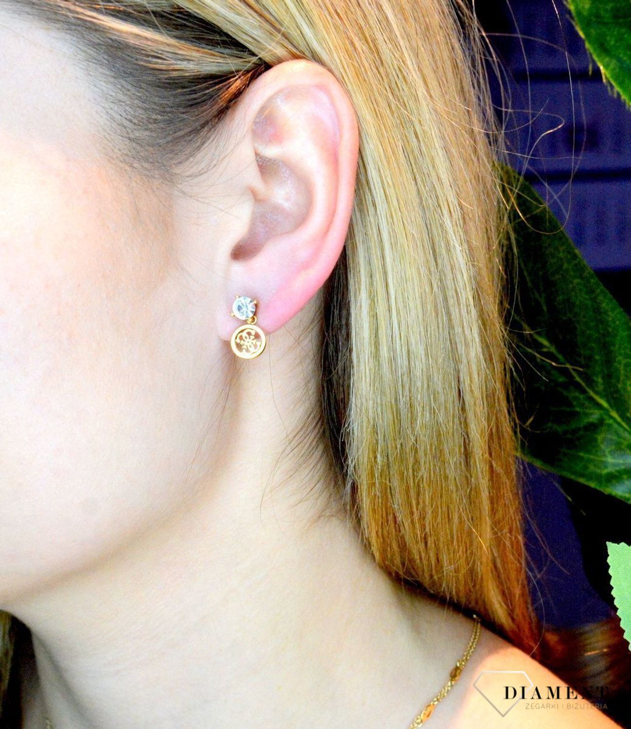 Kolczyki damskie GUESS przy uchu z cyrkoniami i logo JUBE02154JWYGTdf.jpg