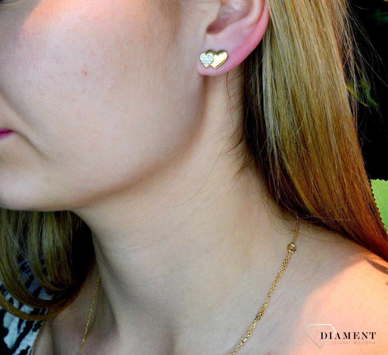 Złote kolczyki damskie GUESS stalowe 'Podwójne serca' JUBE02174JWYGT.jpg