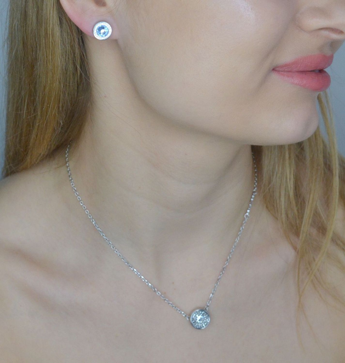 Kolczyki GUESS stalowe logo Guess okrągłe z błękitną cyrkonią JUBE02244JWRHAQT-U.jpg