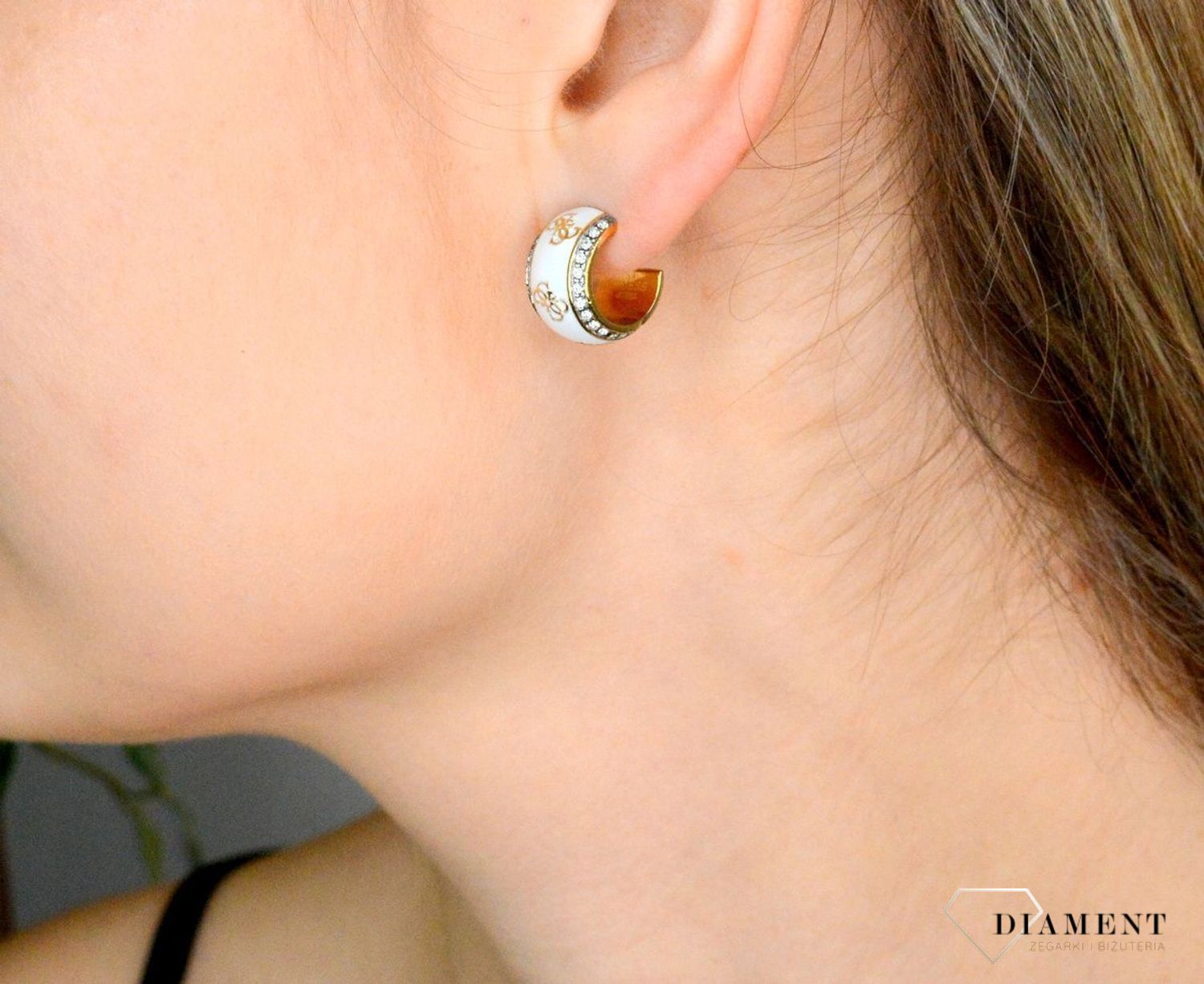 Kolczyki GUESS białe półokrągłe z cyrkoniami JUBE02280JWYGWHT.jpg