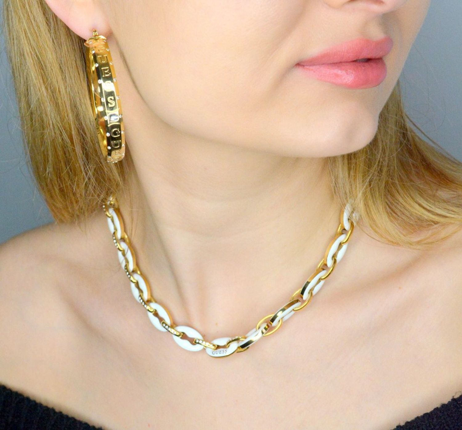 Kolczyki GUESS stalowe pozłacane Duże koła logo Guess z cyrkoniami JUBE03114JWYGT-U. Kolczyki damskie Guess. Kolczyki stalowe koła duże Guess. Kolczyki stalowe pozłacane Guess. Kolczyki damskie stalowe Guess na prezent..jpg