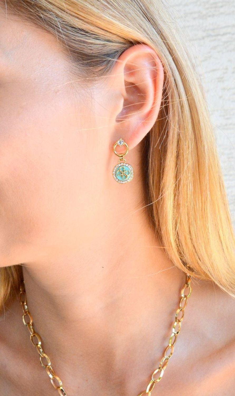 Kolczyki damskie GUESS wiszące w kolorze jaja drozda JUBE03122JWYGAQ. Kolczyki wiszące w kolorze Tiffany Blue. Kolczyki jasnoniebieski kolor jaja drozda. Markowe kolczyki Guess. Oryginalna biżuteria Guess. Kolczyki na la1.jpg