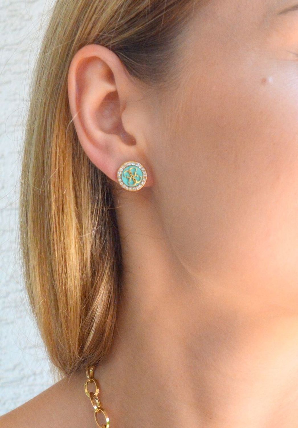 Kolczyki damskie GUESS wkrętki kolor jaja drozda JUBE03123JWYGAQ.  Markowe kolczyki ze stali. Biżuteria oryginalna Guess. Kolczyki na lato. Kolczyki w kolorze Tiffany Blue. Modna biżuteria na lato..jpg