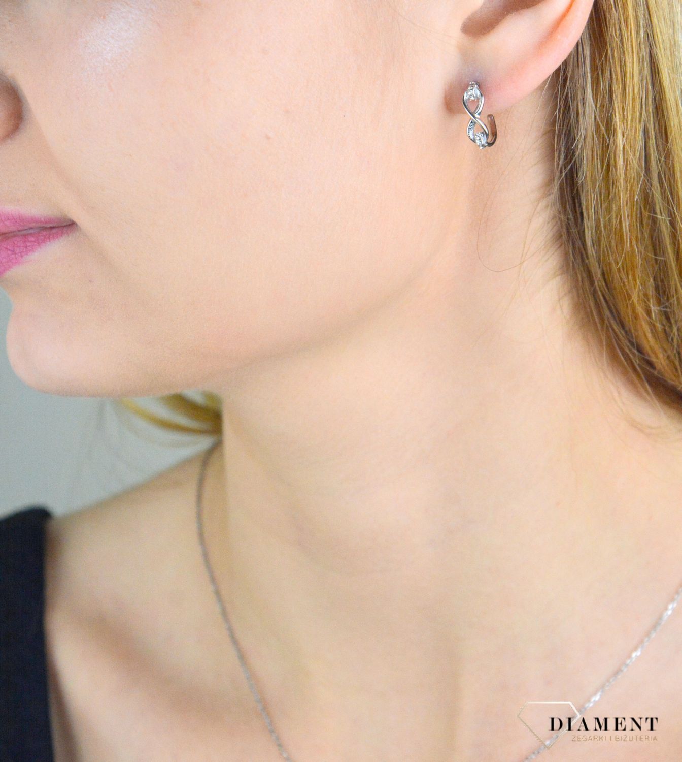 Kolczyki damskie GUESS stalowe wkrętki nieskończoność JUBE03272JWRHTU.jpg