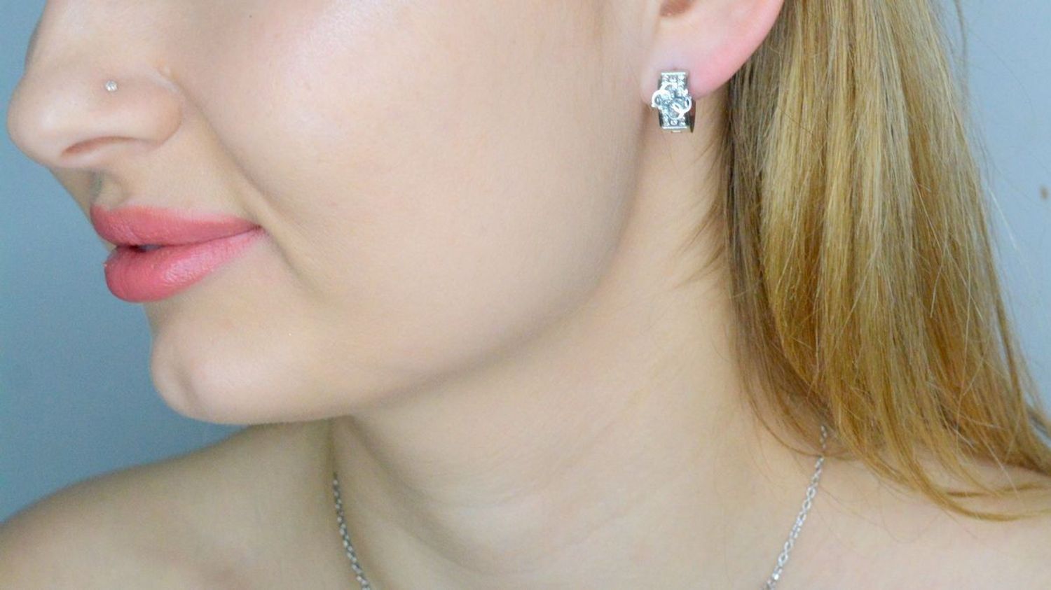 Kolczyki GUESS stalowe koła logo Guess z cyrkoniami JUBE03283JWRHT-U. Kolczyki damskie Guess. Kolczyki stalowe Guess. Kolczyki stalowe koła Guess. Kolczyki damskie stalowe Guess na prezent..jpg