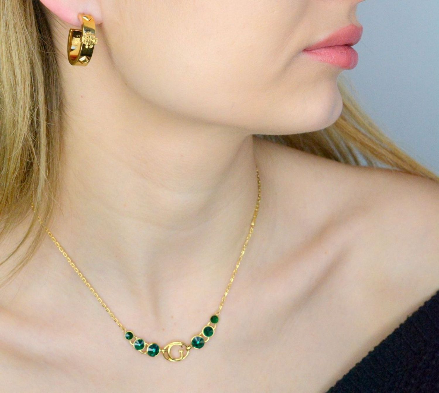 Kolczyki GUESS stalowe pozłacane owalne logo Guess JUBE03290JWYGT-U.jpg