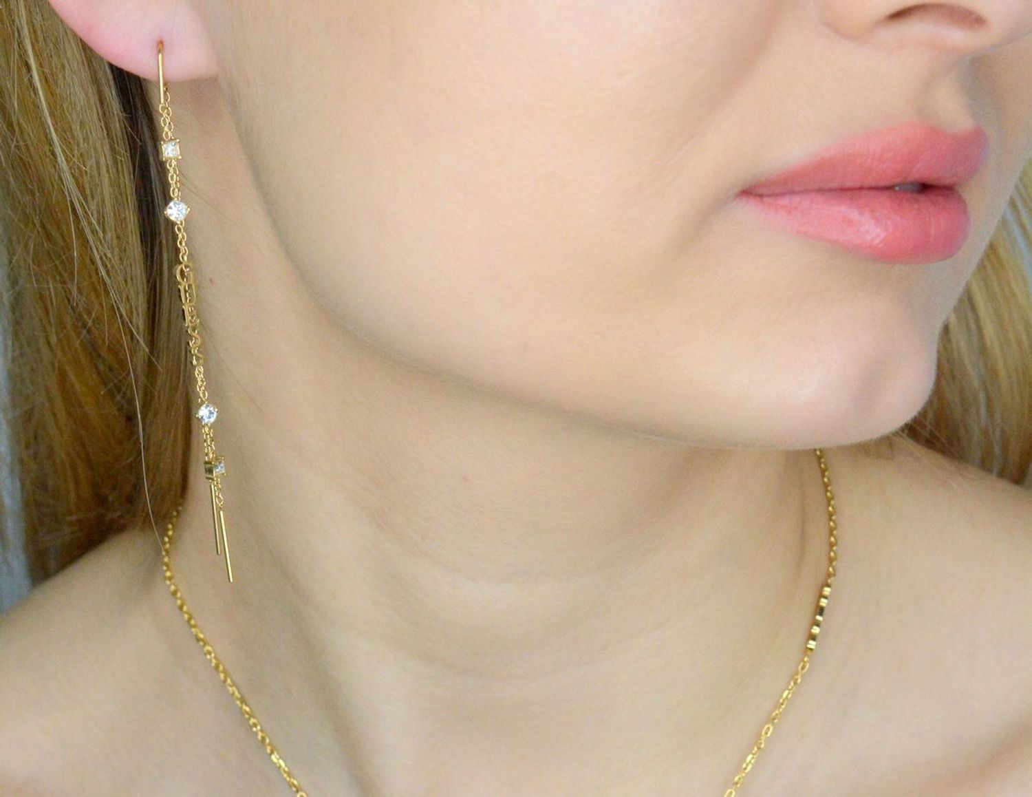 Kolczyki GUESS stalowe pozłacane łańcuszki logo Guess przeciągane JUBE03297JWYGT-U. Kolczyki damskie Guess. Kolczyki stalowe Guess. Kolczyki stalowe pozłacane Guess. Kolczyki damskie stalowe Guess na prezent..jpg