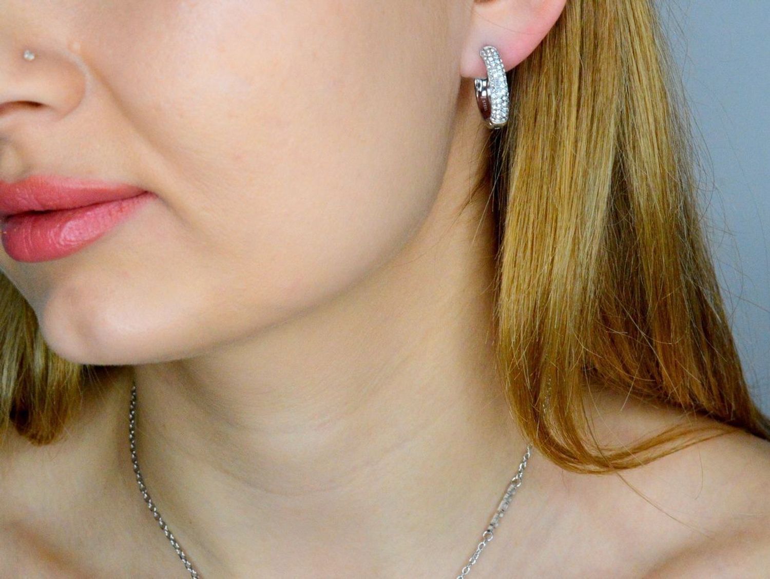 Kolczyki GUESS stalowe koła logo Guess z cyrkoniami JUBE03299JWRHT-U.jpg