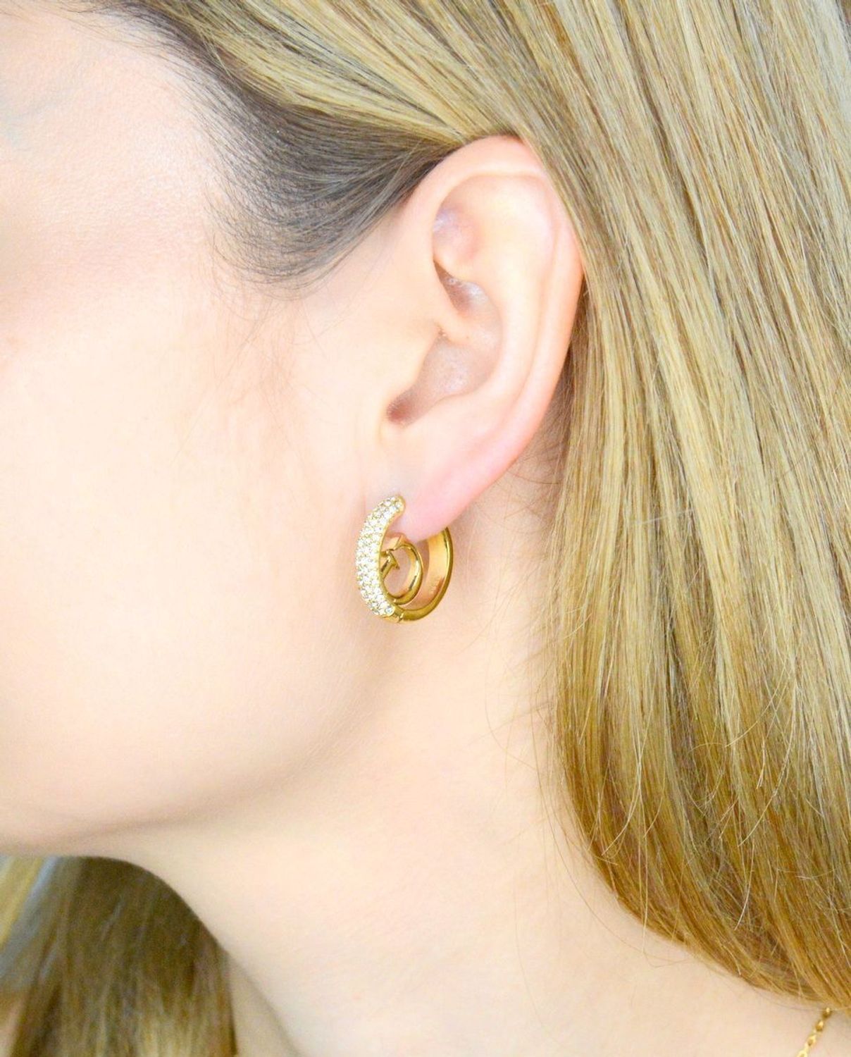 Kolczyki GUESS stalowe pozłacane koła logo Guess z cyrkoniami JUBE03299JWYGT-U. Kolczyki damskie Guess. Kolczyki stalowe Guess. Kolczyki stalowe pozłacane Guess. Kolczyki damskie stalowe Guess na prezent (1).jpg