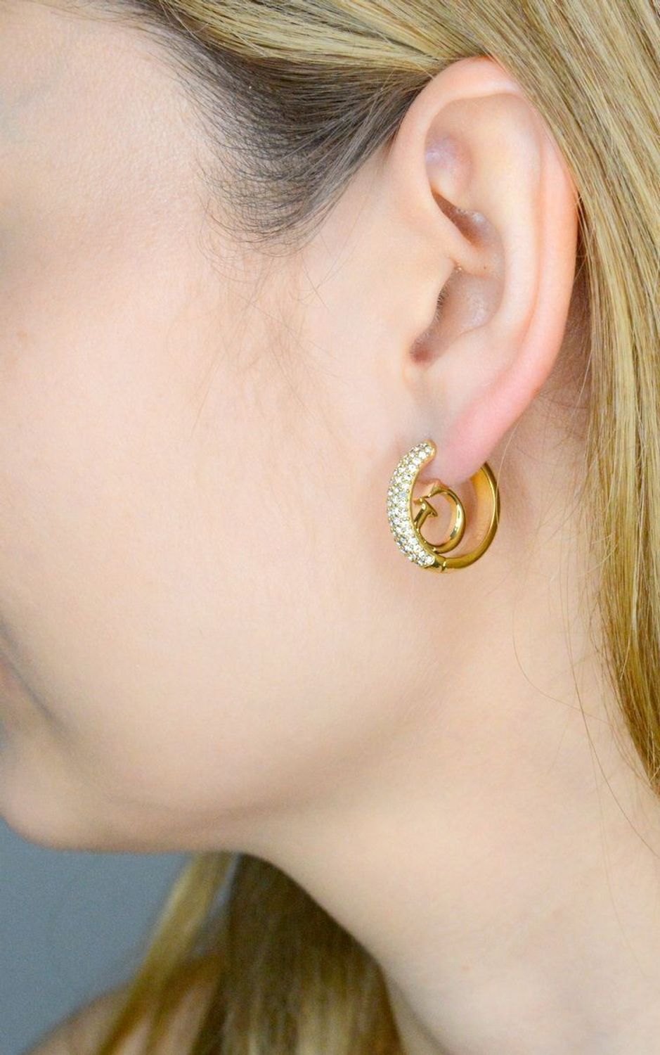 Kolczyki GUESS stalowe pozłacane koła logo Guess z cyrkoniami JUBE03299JWYGT-U. Kolczyki damskie Guess. Kolczyki stalowe Guess. Kolczyki stalowe pozłacane Guess. Kolczyki damskie stalowe Guess na prezent (1).jpg