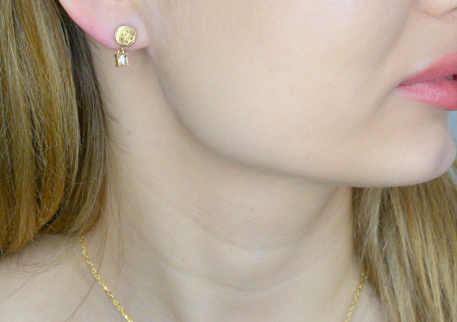 Kolczyki GUESS stalowe logo Guess z cyrkoniami JUBE03300JWYGT-U.jpg