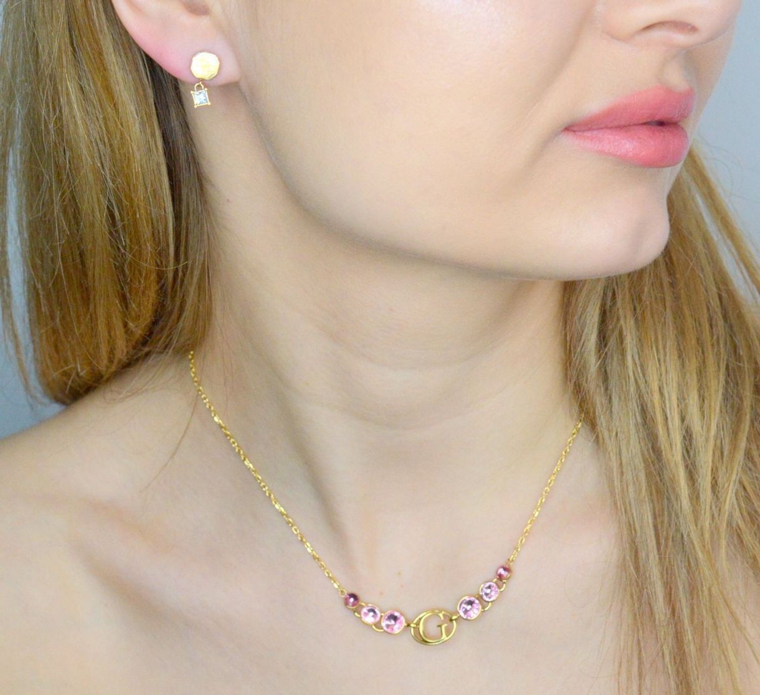 Kolczyki GUESS stalowe logo Guess z cyrkoniami JUBE03300JWYGT-U.jpg