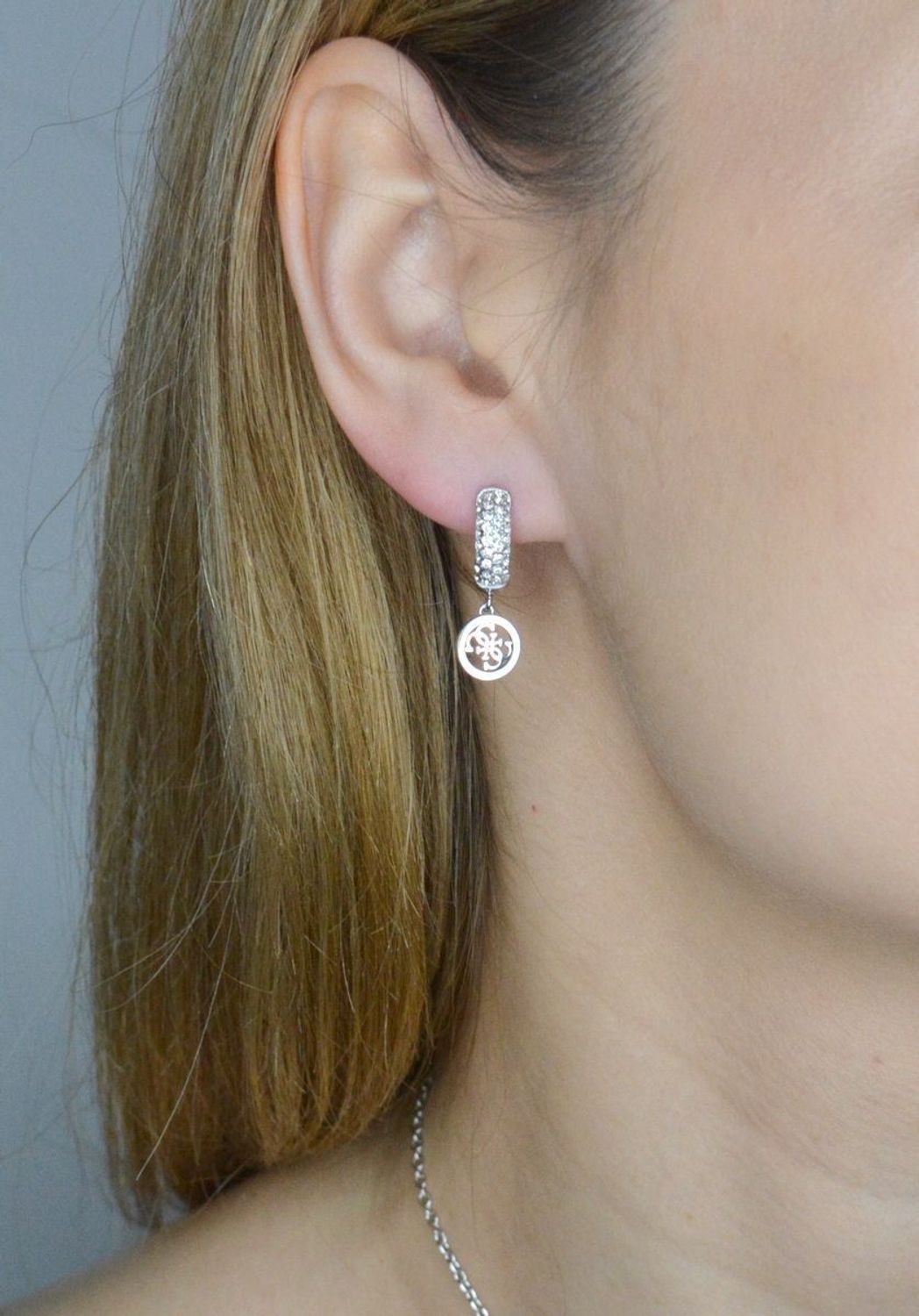 Kolczyki GUESS stalowe logo Guess kółeczka z cyrkoniami JUBE03301JWRHT-U.jpg