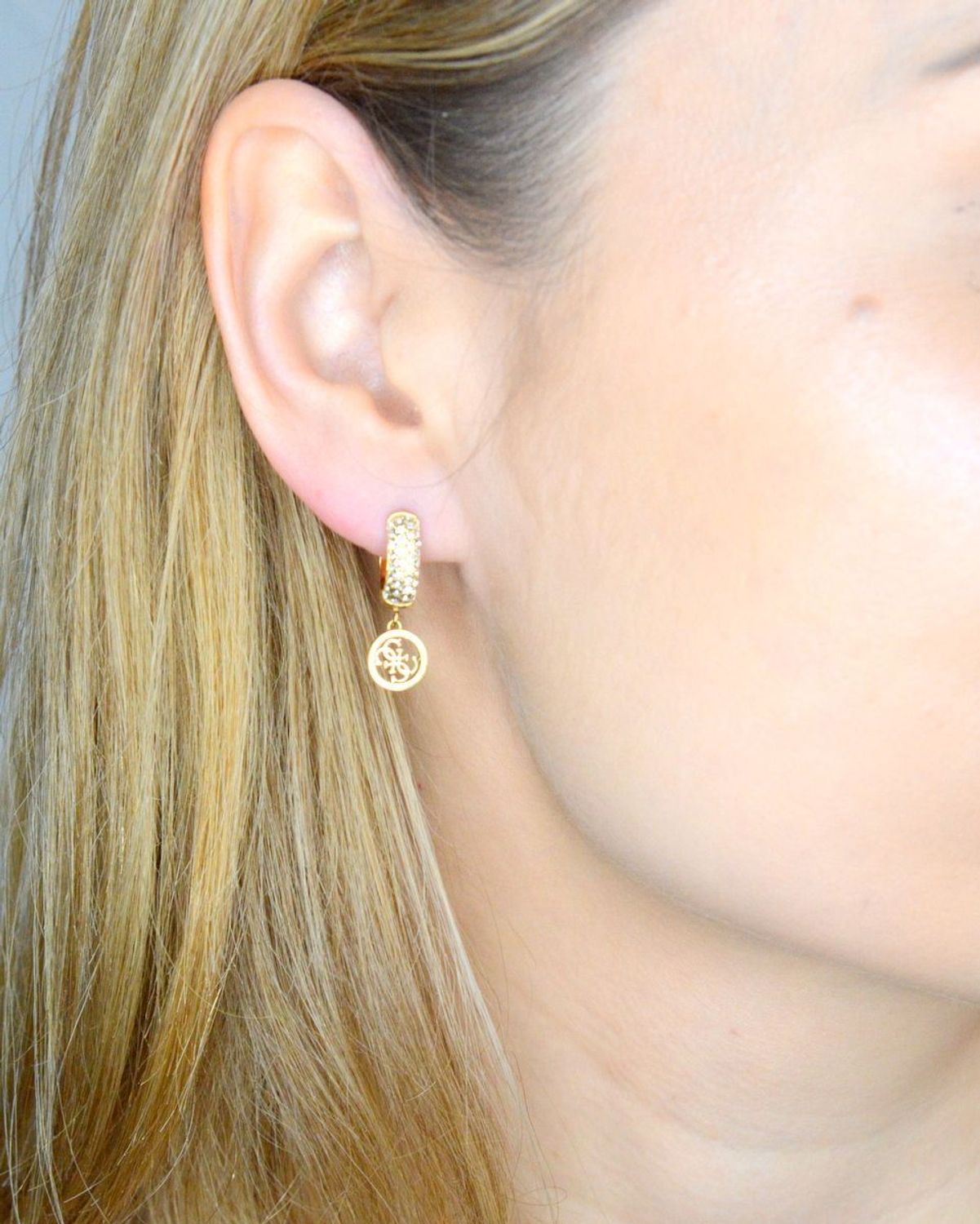 Kolczyki damskie Guess. Kolczyki stalowe Guess. Kolczyki pozłacane stalowe Guess. Kolczyki stalowe kółeczka. Kolczyki na prezent Guess..jpg