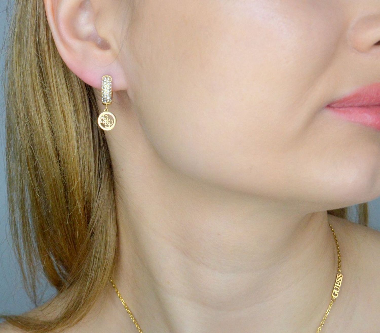 Kolczyki damskie Guess. Kolczyki stalowe Guess. Kolczyki pozłacane stalowe Guess. Kolczyki stalowe kółeczka. Kolczyki na prezent Guess..jpg