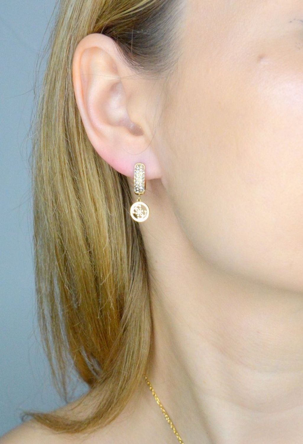 Kolczyki damskie Guess. Kolczyki stalowe Guess. Kolczyki pozłacane stalowe Guess. Kolczyki stalowe kółeczka. Kolczyki na prezent Guess..jpg