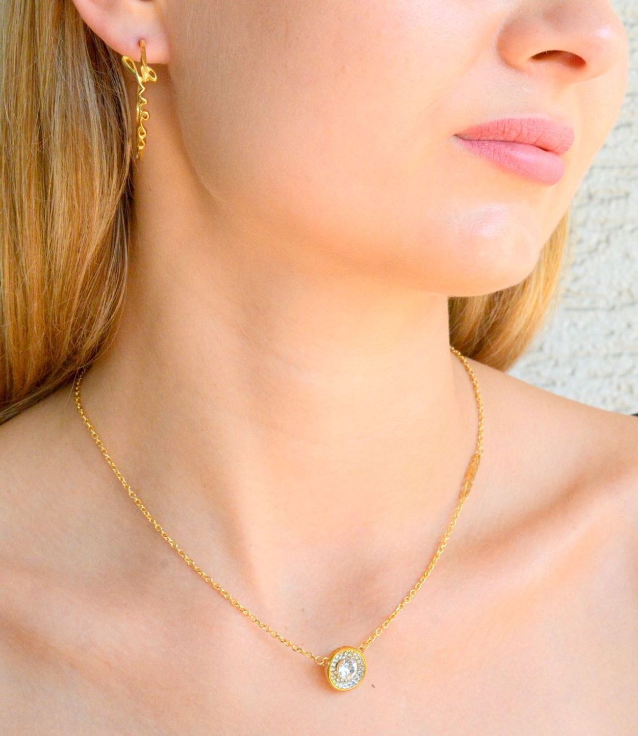 Kolczyki damskie GUESS stalowe koła pozłacane JUBE03313JWYGTU.jpg