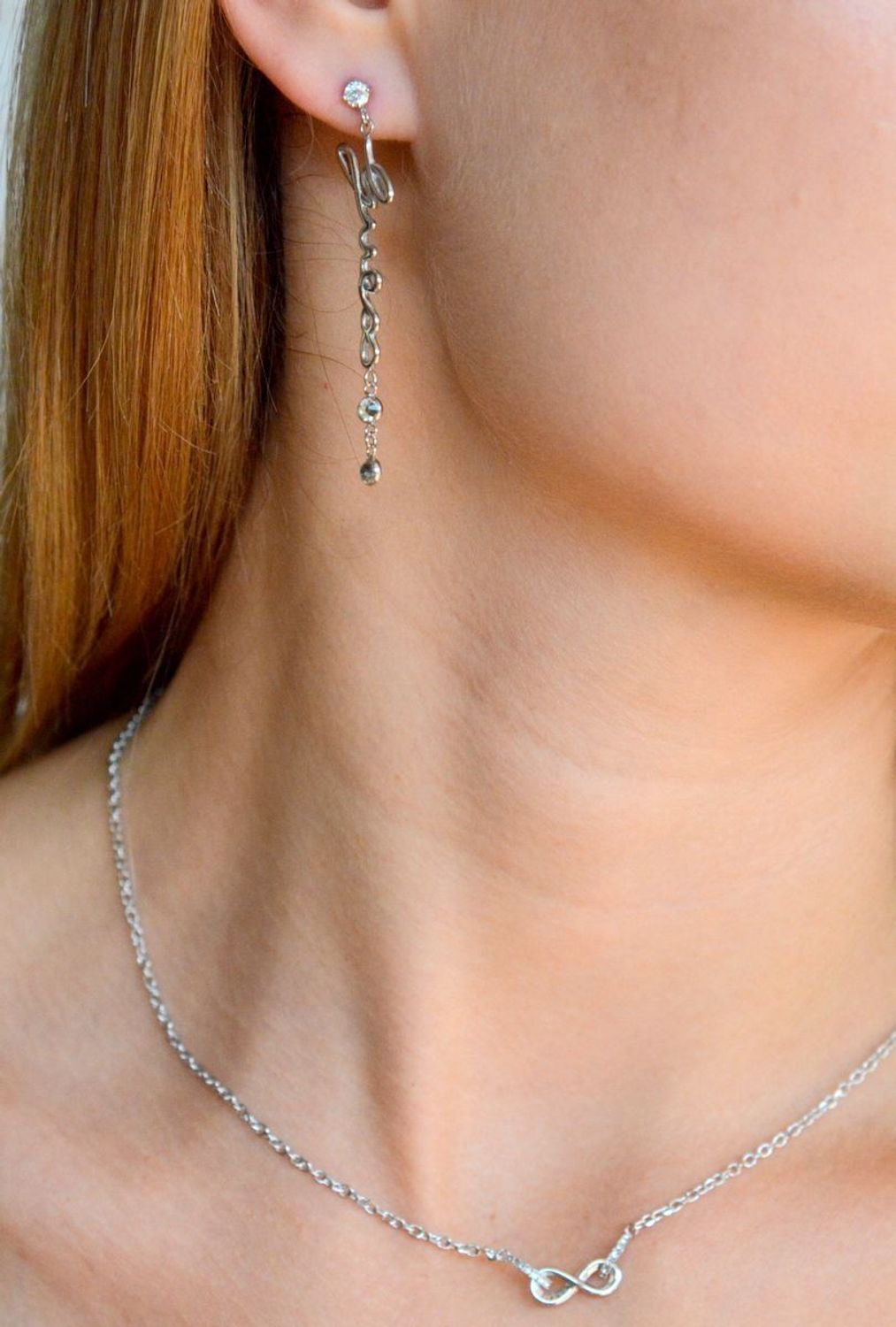 Kolczyki GUESS stalowe logo Guess JUBE03314JWRHTU. Kolczyki wiszące logo Guess. Kolczyki wiszące stalowe Guess (3).JPG