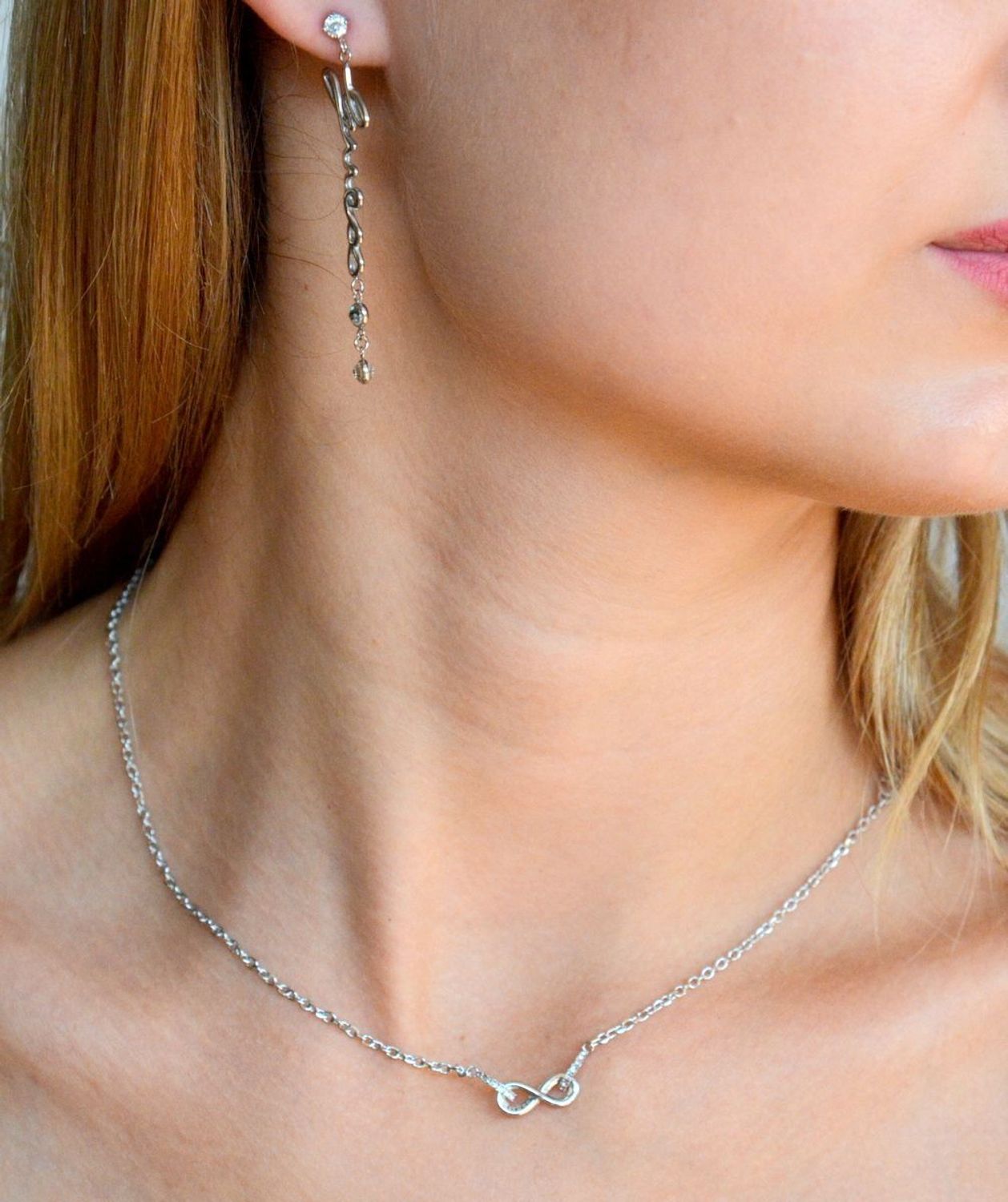 Kolczyki GUESS stalowe logo Guess JUBE03314JWRHTU. Kolczyki wiszące logo Guess. Kolczyki wiszące stalowe Guess (3).JPG