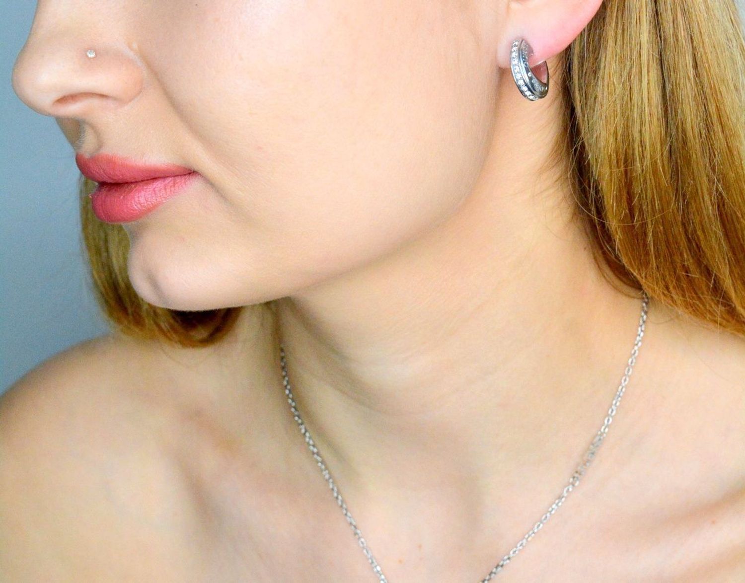 Kolczyki GUESS stalowe koła logo Guess z cyrkoniami JUBE03347JWRHT-U.jpg