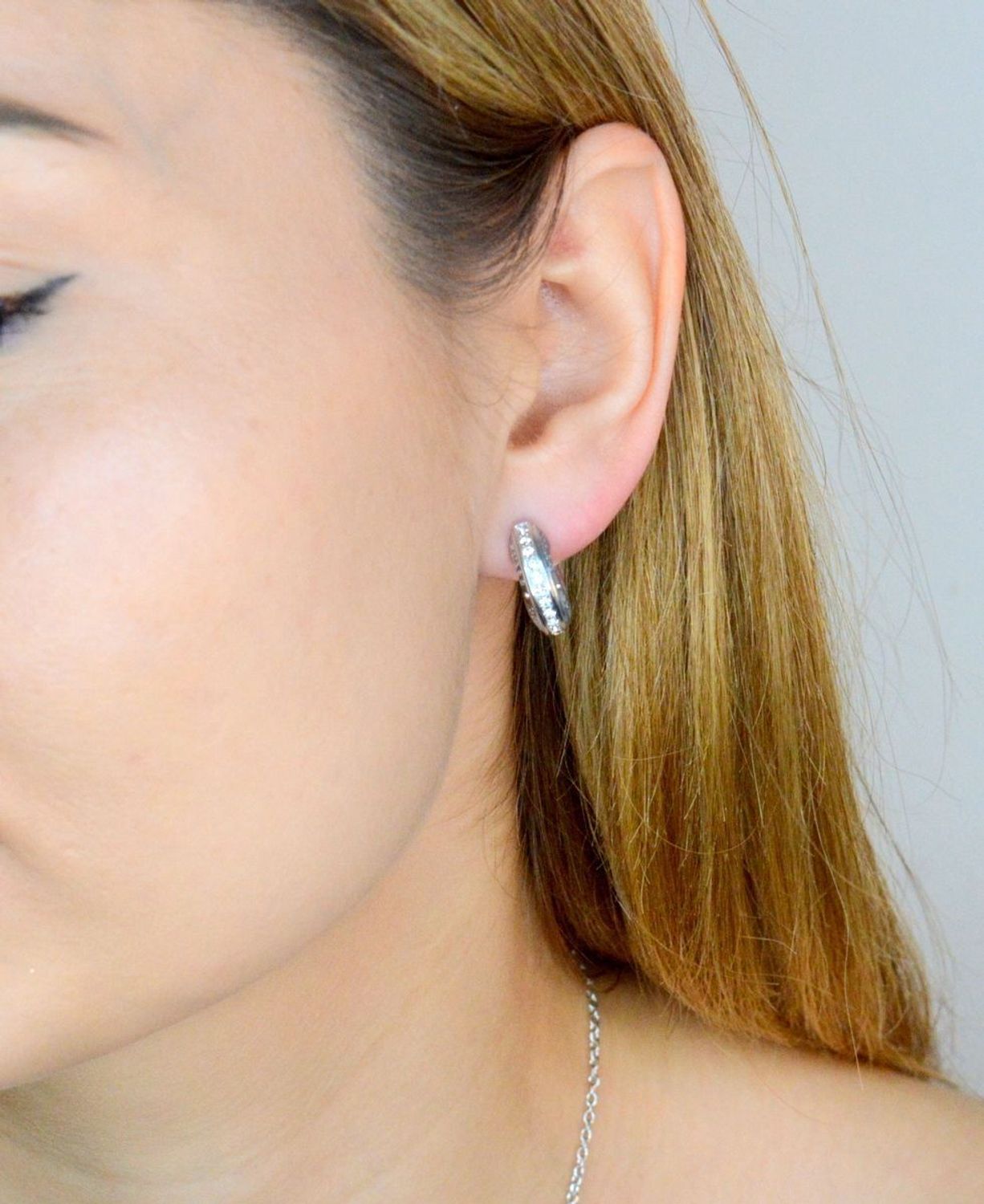 Kolczyki GUESS stalowe koła logo Guess z cyrkoniami JUBE03347JWRHT-U.jpg