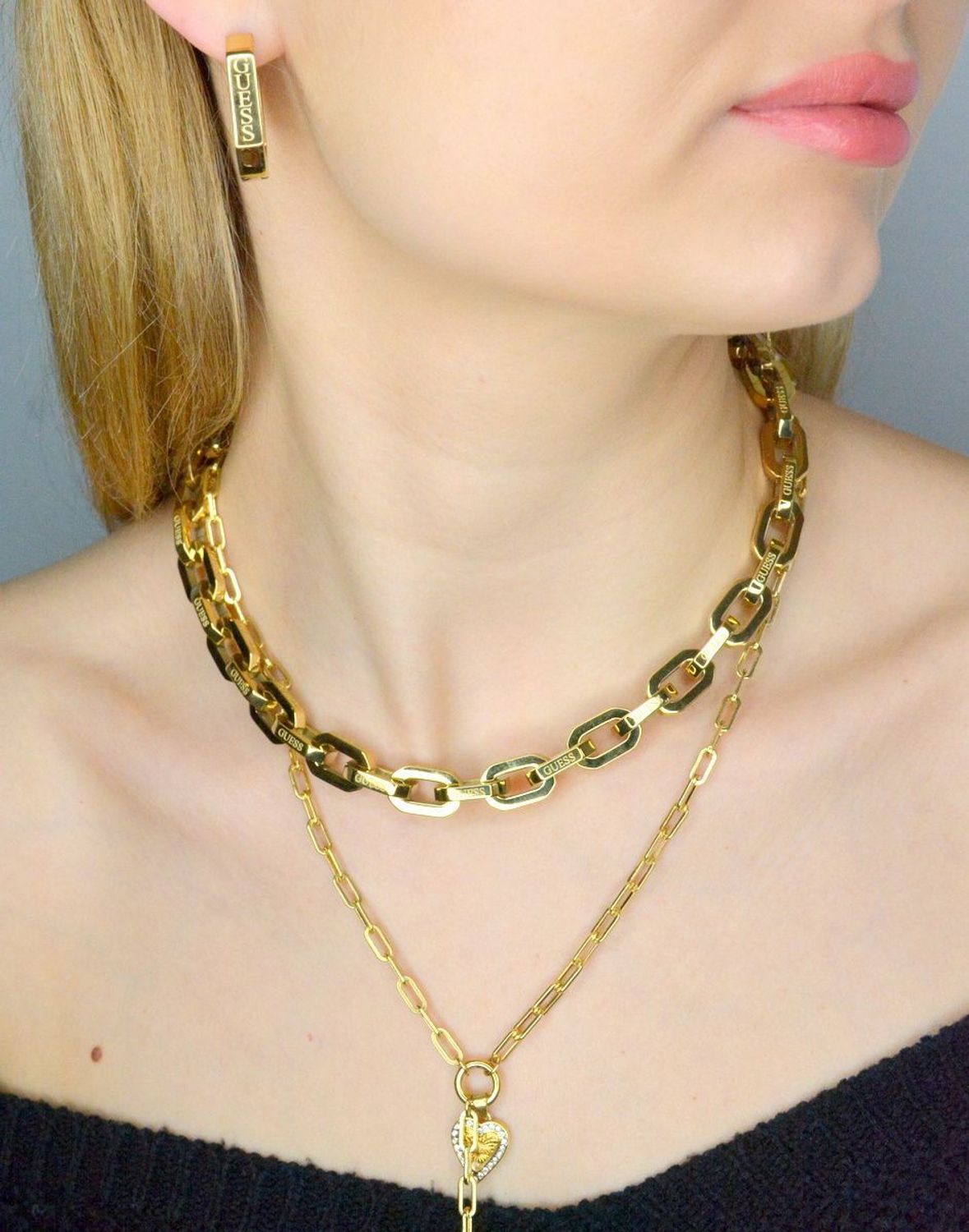 Kolczyki GUESS stalowe pozłacane logo Guess JUBE03405JWYGT-U. Kolczyki damskie Guess. Kolczyki stalowe Guess. Kolczyki stalowe pozłacane Guess. Kolczyki damskie stalowe Guess na prezent..jpg