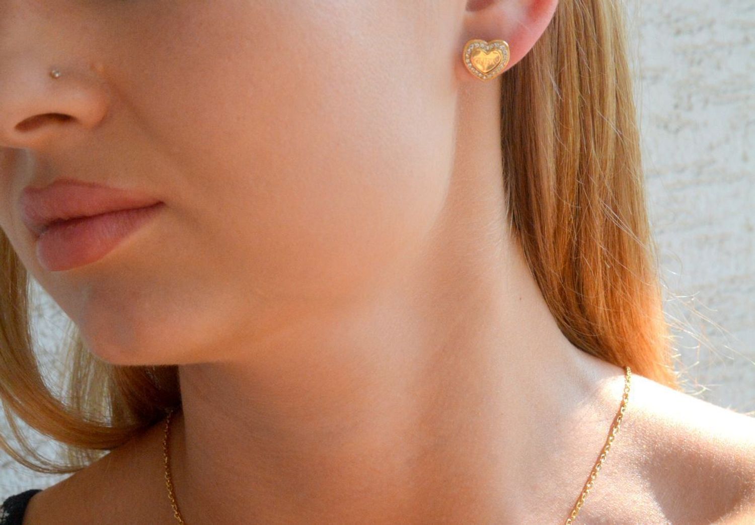 Złote kolczyki stalowe wkrętki serca Guess JUBE04035JWYGTU.jpg