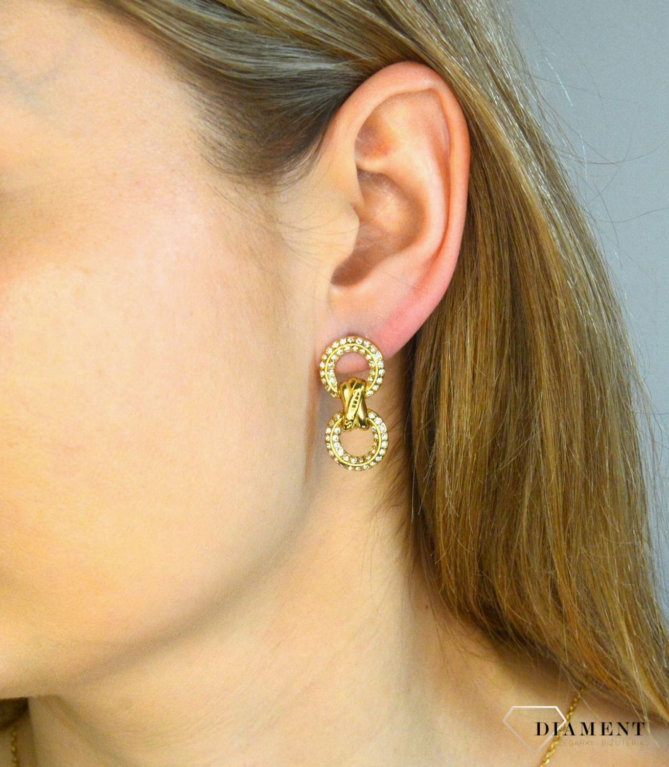 Złote kolczyki wiszące wkrętki  GUESS JUBE04061JWYGT-U Kolczyki damskie GUESS stalowe wkrętki w złotym kolorze JUBE04061JWYGT-U❤️ Prezent na dzień kobiet🔝 Kolczyki złote Guess🥰 Kolczyki  na sztyft Guess..jpg