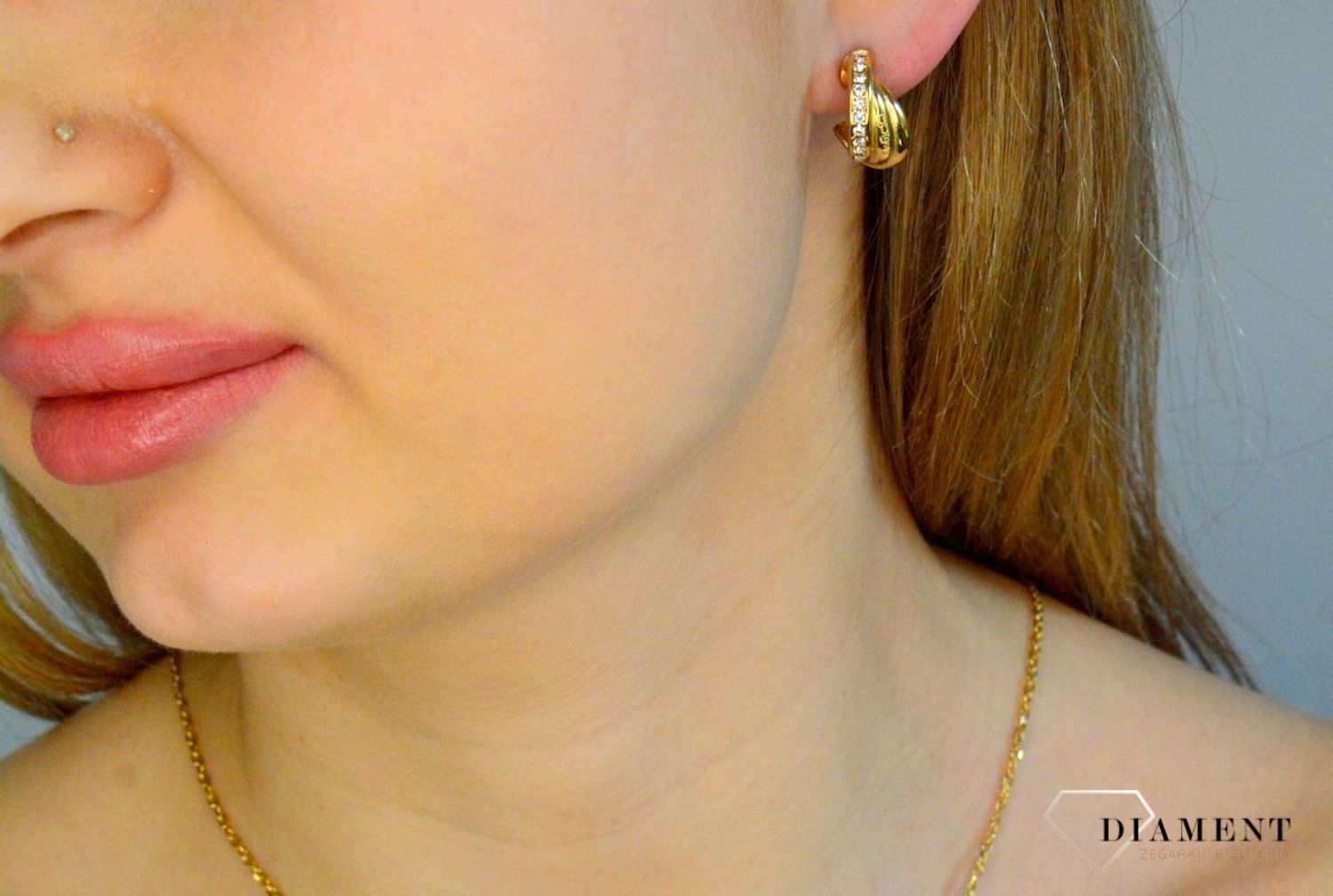 Kolczyki damskie stalowe wkrętki  w kolorze złotym Guess Perfect JUBE04066JWYGT-U.png