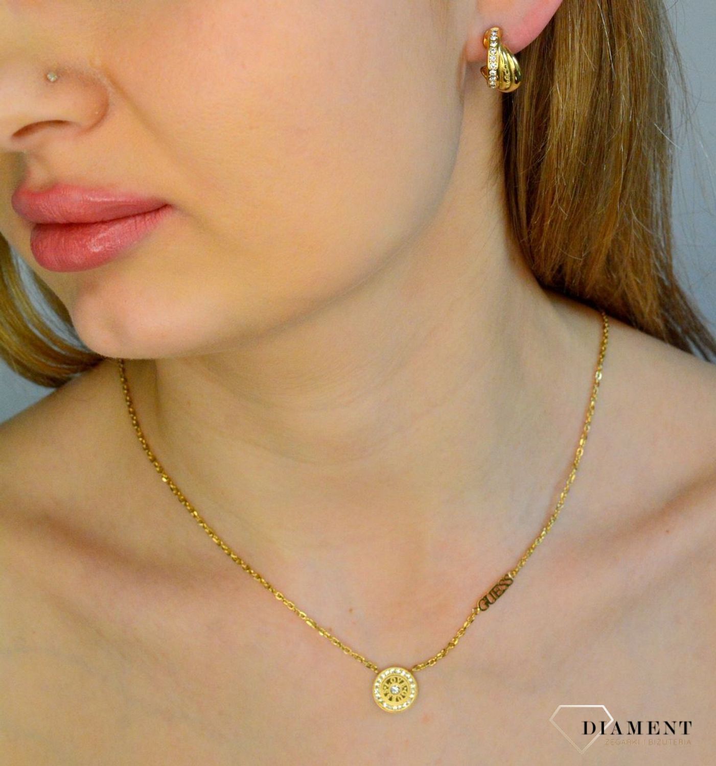 Kolczyki damskie stalowe wkrętki  w kolorze złotym Guess Perfect JUBE04066JWYGT-U.png