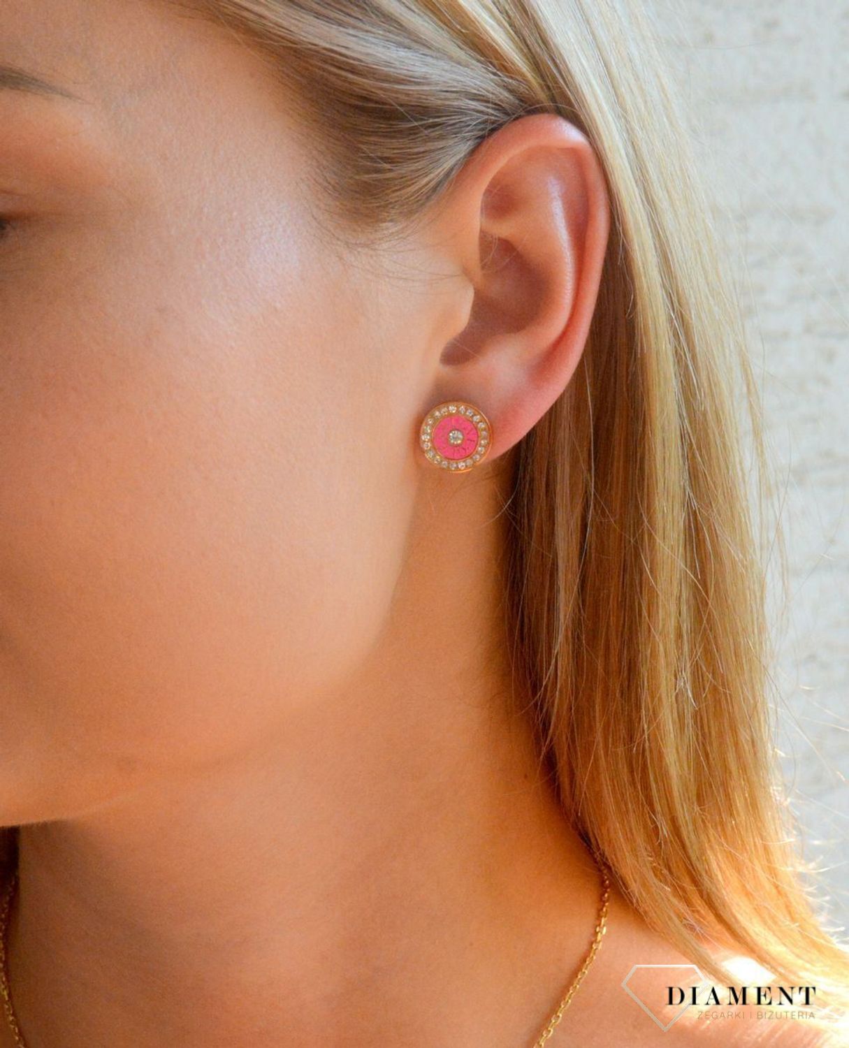 Złote kolczyki stalowe wkrętki różowe Guess JUBE04081JWYGFCT-U. Oryginalne kolczyku Guess. Kolczyki z różową emalią. Kolczyki Guess na prezent. Damskie kolczyki ze stali w złotym kolorz1 — kopia — kopia.jpg