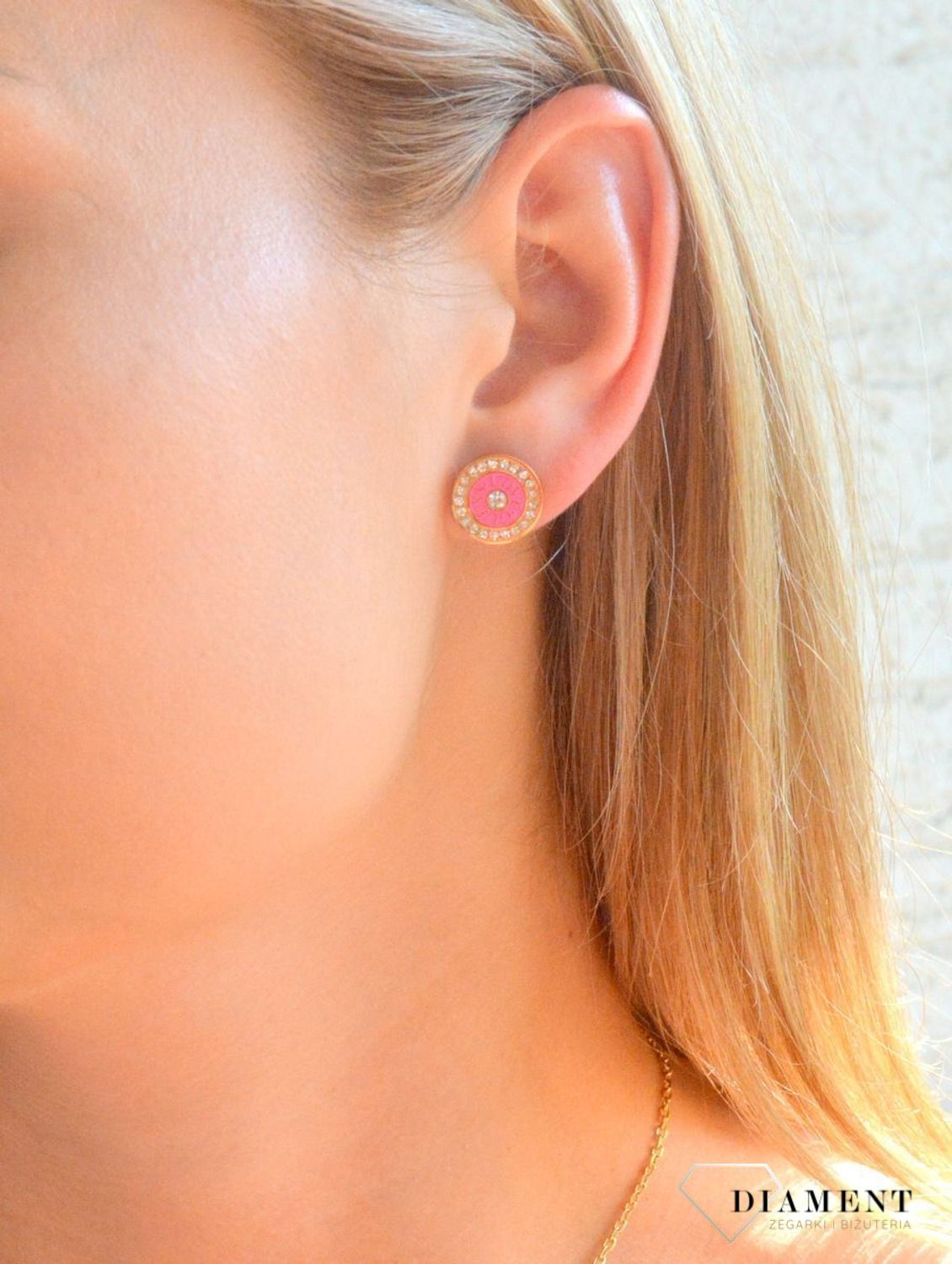 Złote kolczyki stalowe wkrętki różowe Guess JUBE04081JWYGFCT-U. Oryginalne kolczyku Guess. Kolczyki z różową emalią. Kolczyki Guess na prezent. Damskie kolczyki ze stali w złotym kolorz1 — kopia — kopia.jpg