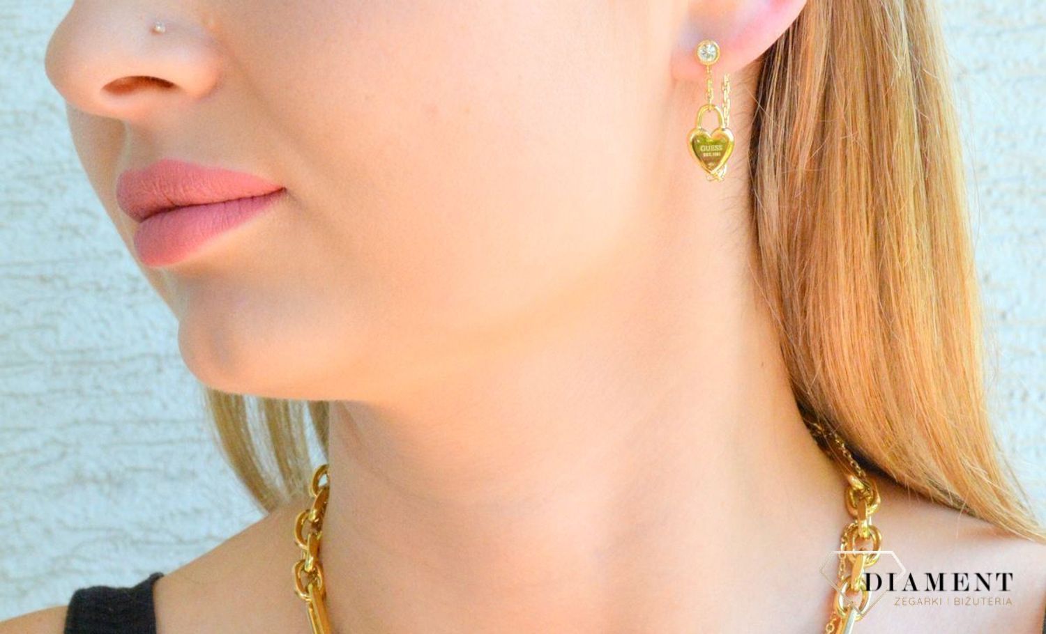Złote kolczyki wiszące Guess z cyrkoniami i sercem JUBE04212JWYGT-U.jpg