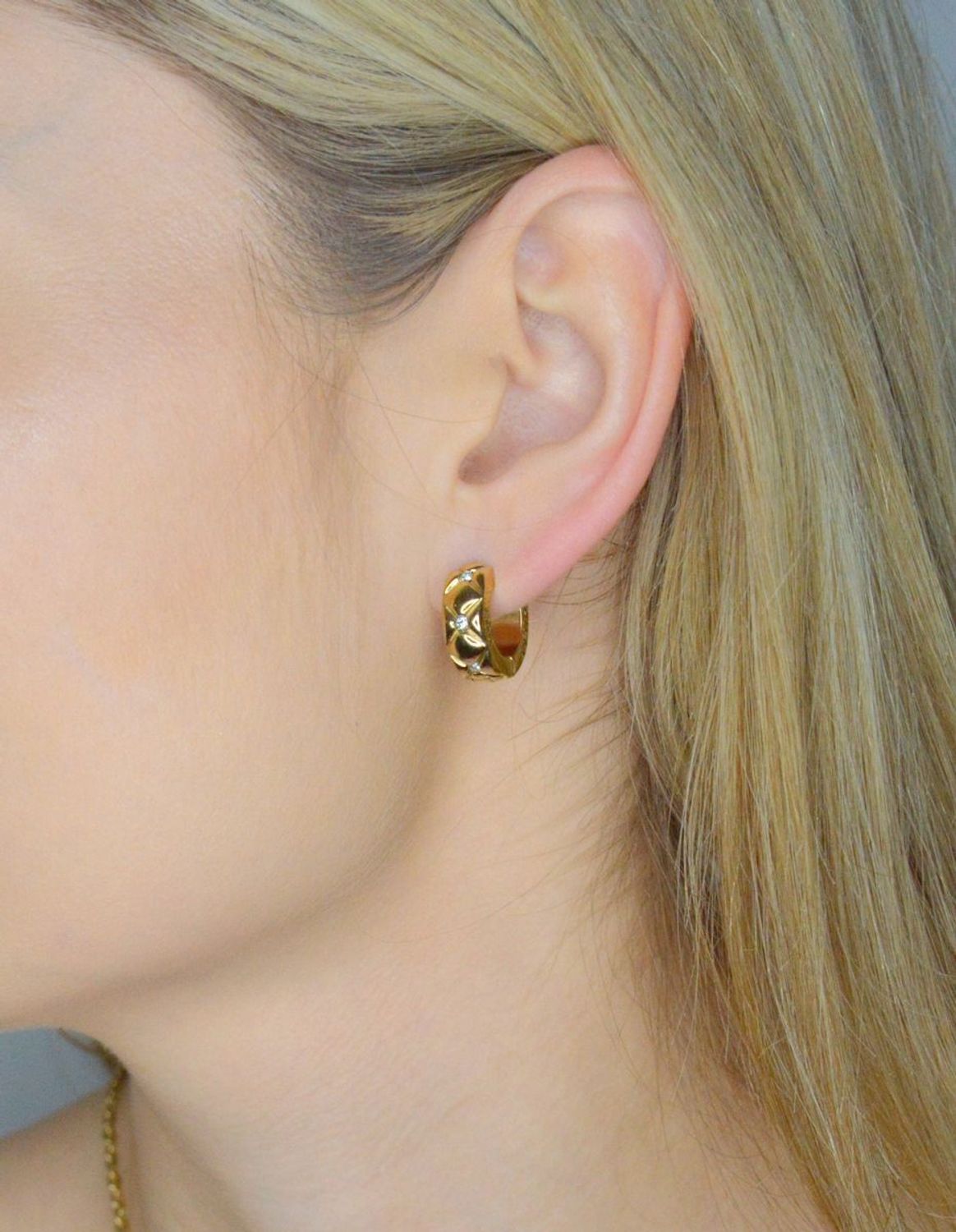 Kolczyki GUESS kółka stalowe JUBE04590JWYGT U Kolczyki GUESS kółka z 1.webp