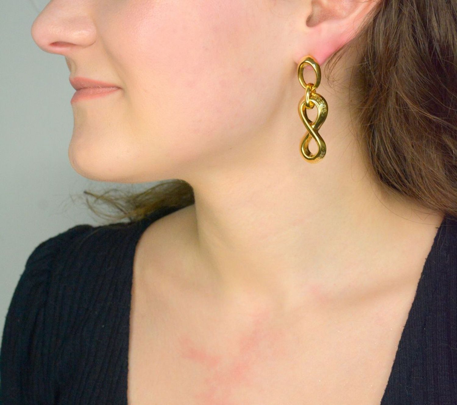 Złote kolczyki Guess duży znak nieskończoności JUBE05048JWYGT-U.jpg